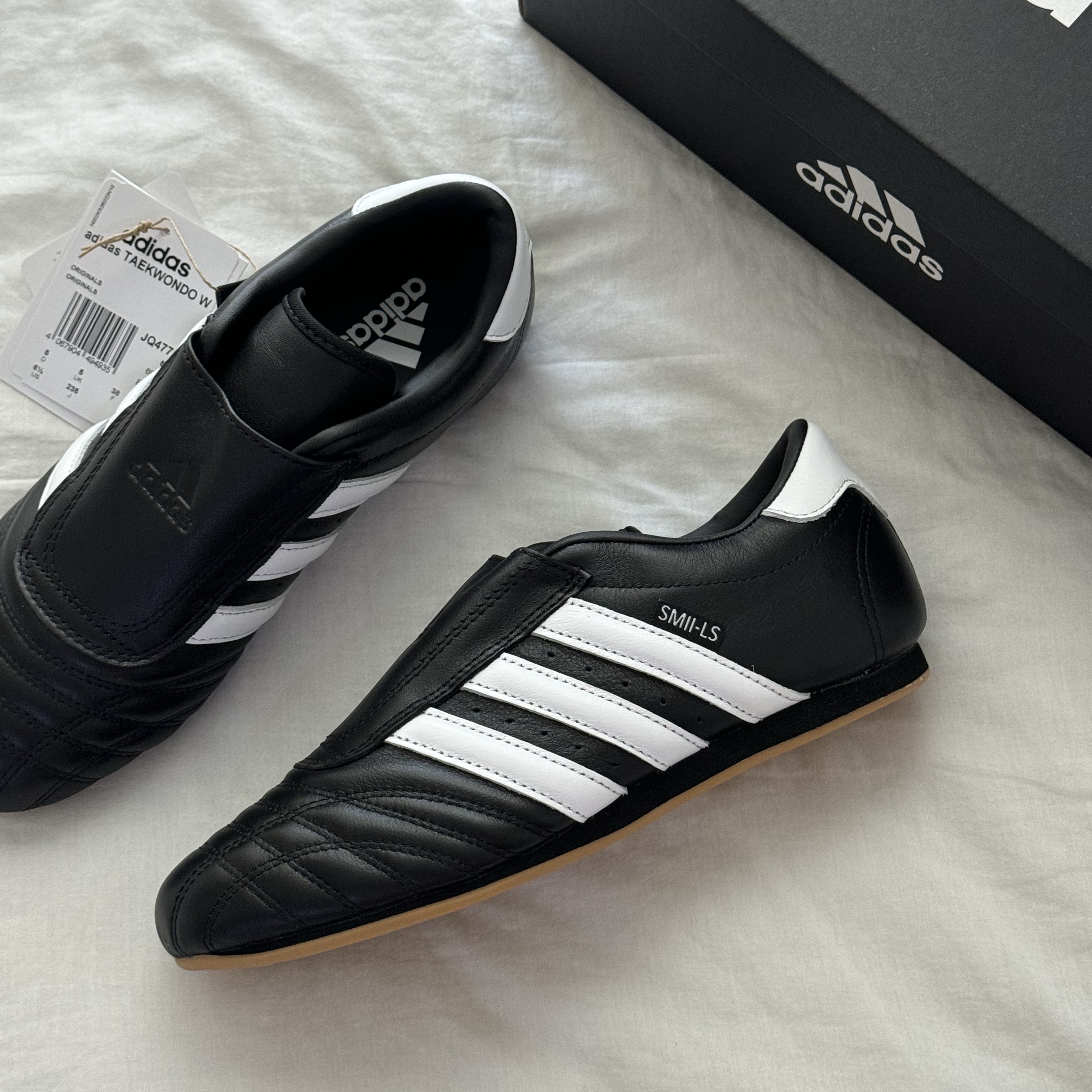 (W) Adidas Taekwondo Core Black Cloud White 착용 스타일 - 2