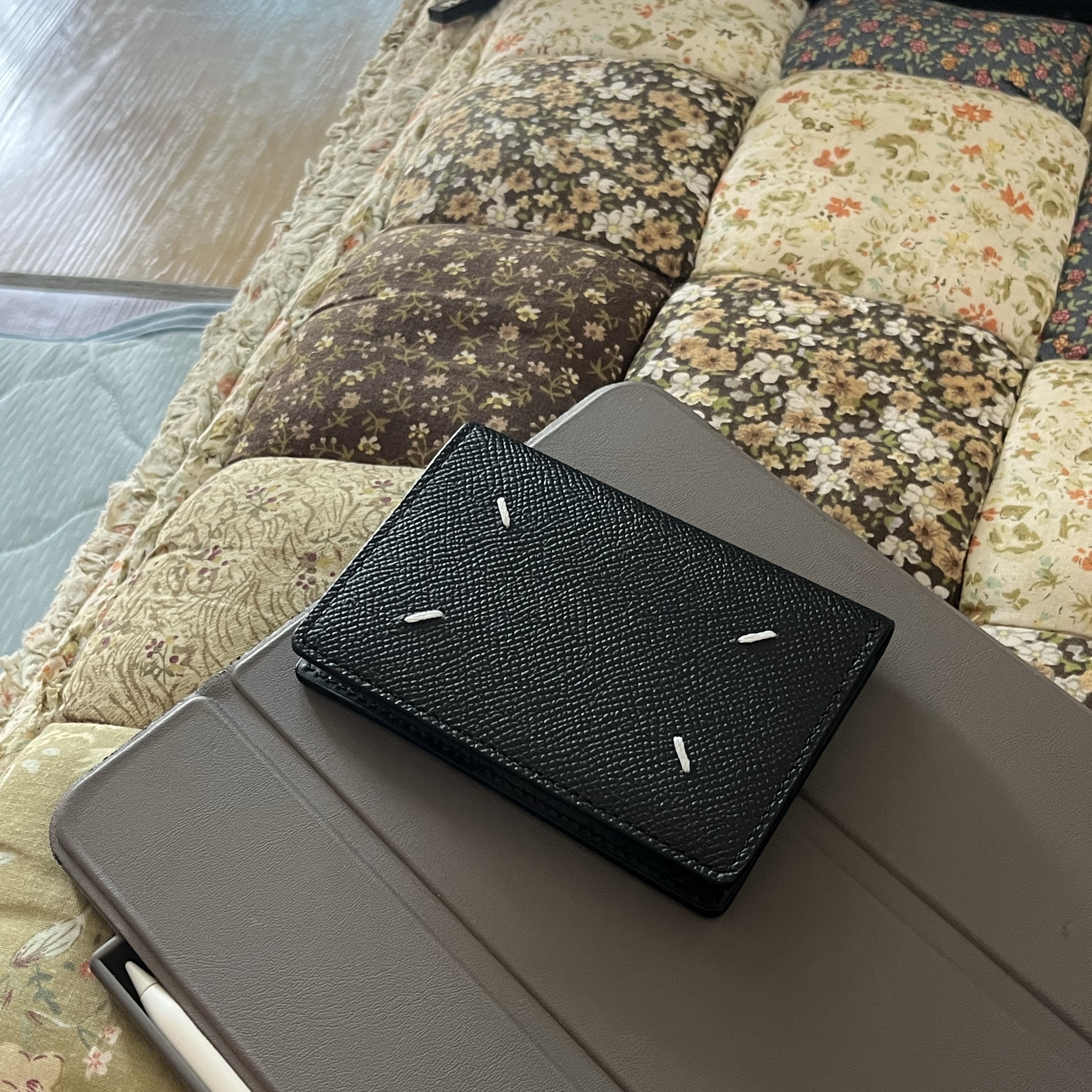 Maison Margiela Leather Bi-Fold Card Holder Black 착용 스타일