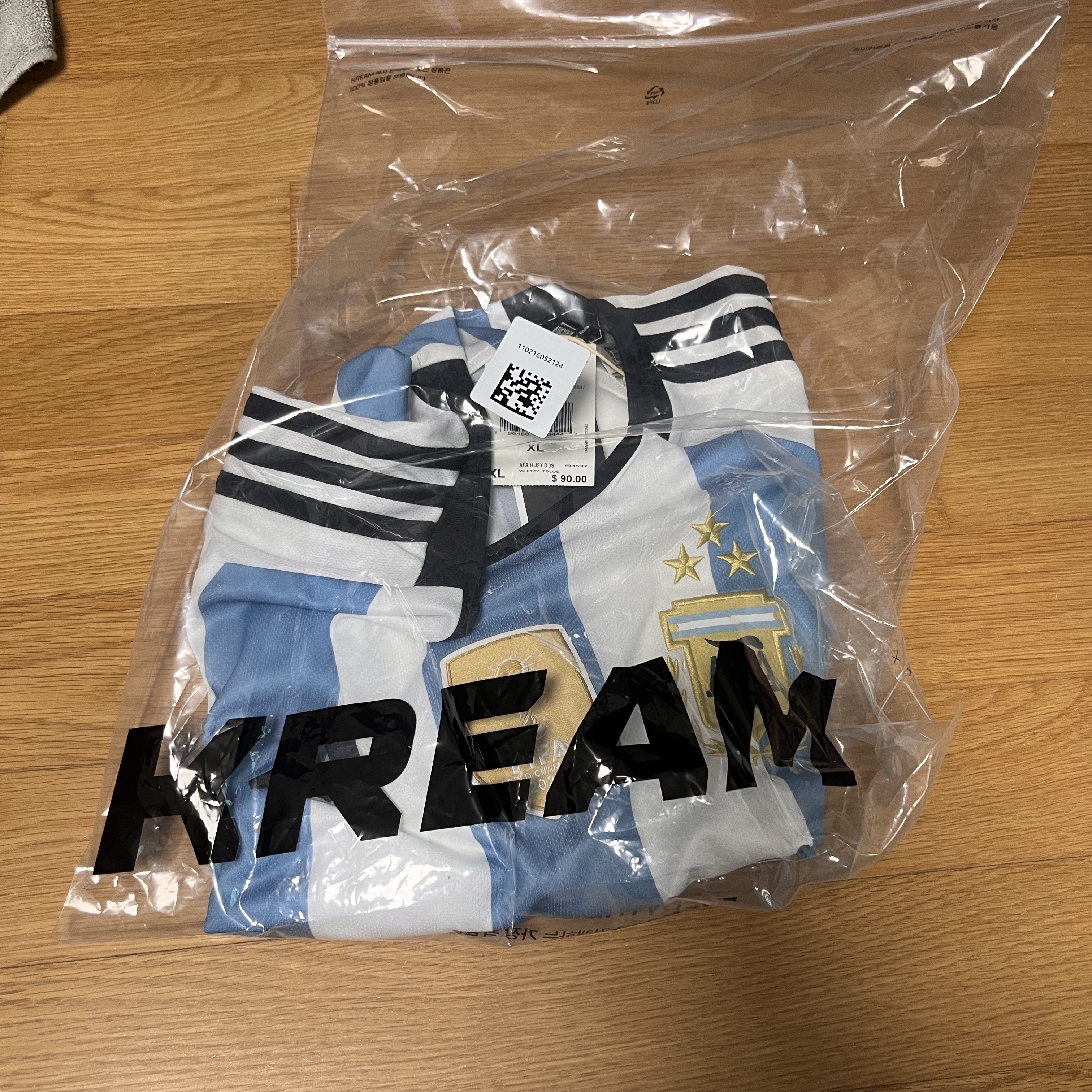 Adidas Argentina Home Jersey 2022 Winners 3-Star White Light Blue - US Sizing (Non Marking Ver.) 착용 스타일