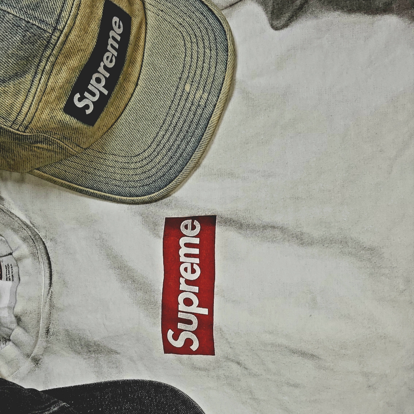 Supreme Washed Chino Twill Camp Cap Dirty Indigo - 24SS, Supreme x MM6 Maison Margiela Box Logo T-Shirt White - 24SS 착용 스타일 - 1