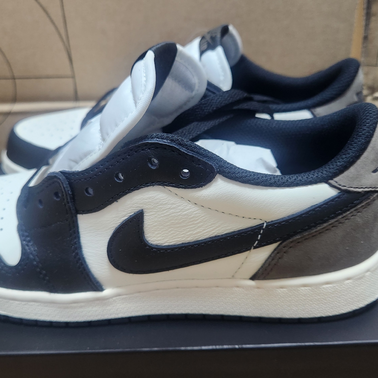 Jordan 1 Retro Low OG Mocha 착용 스타일 - 2