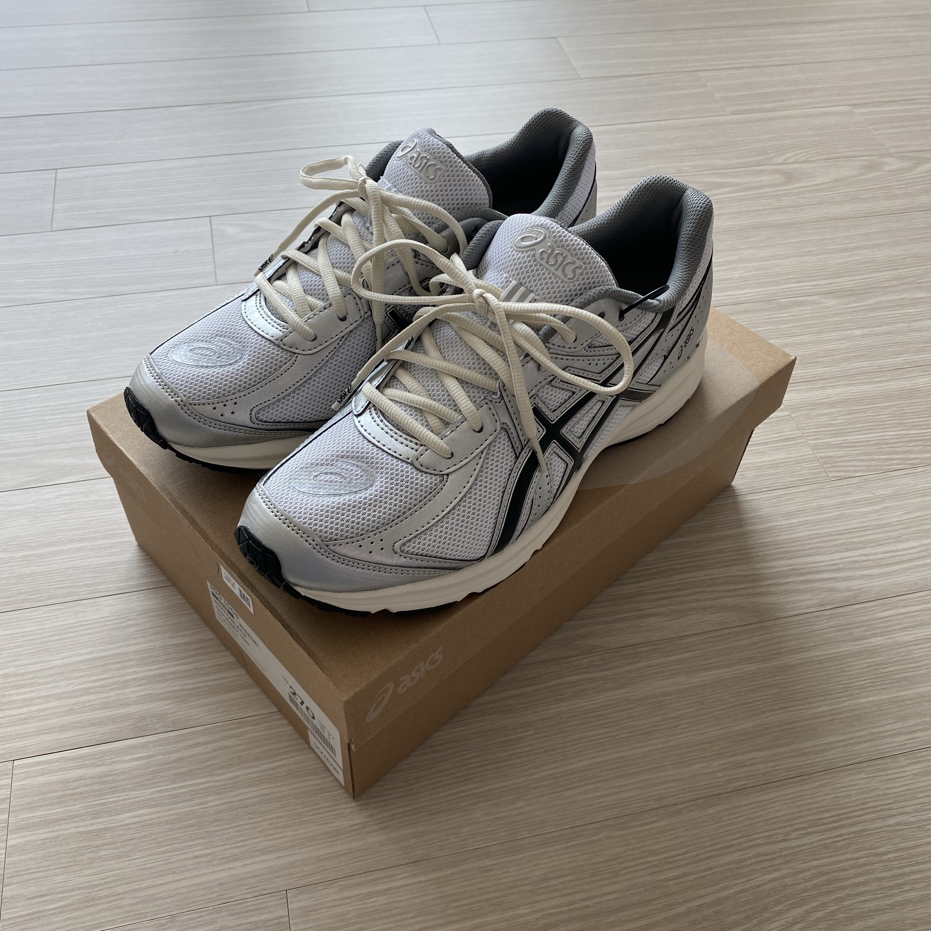 Asics Jog 100 S White Black - 2E Wide 착용 스타일 - 2