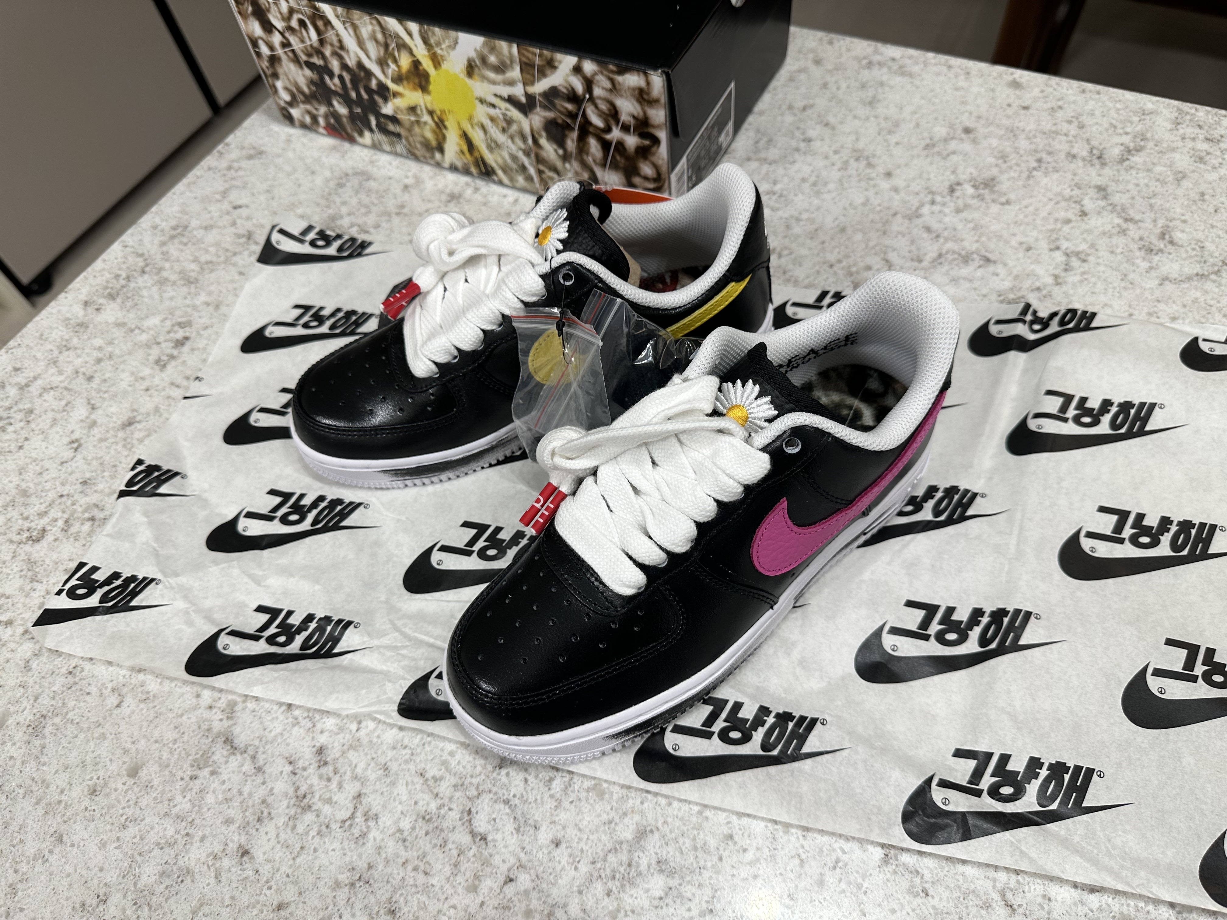 Nike x Peaceminusone Air Force 1 Low Para-Noise 3.0 Black and Multicolor 착용 스타일 - 4