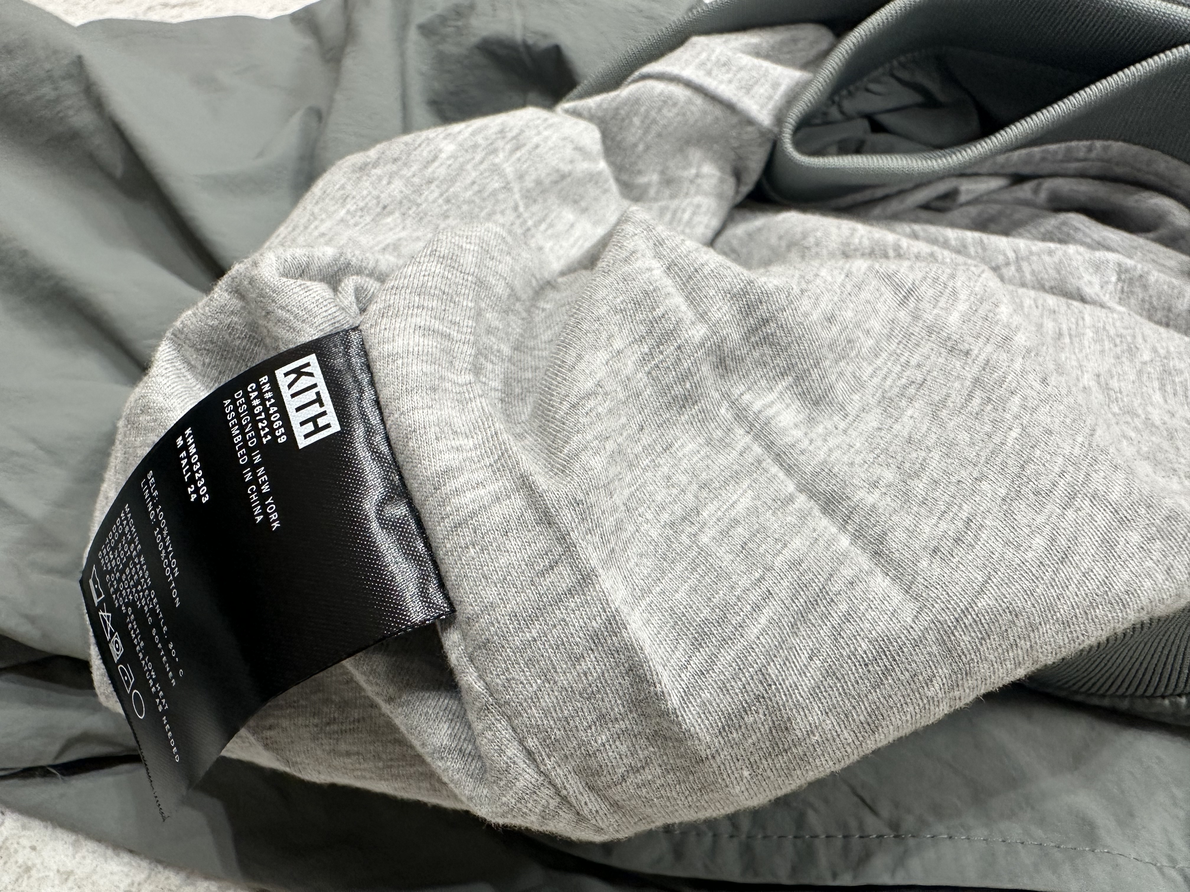 Kith Paper Nylon Ryder Quarter Zip Island, Kith Paper Nylon Ryder Quarter Zip Black 착용 스타일 - 4