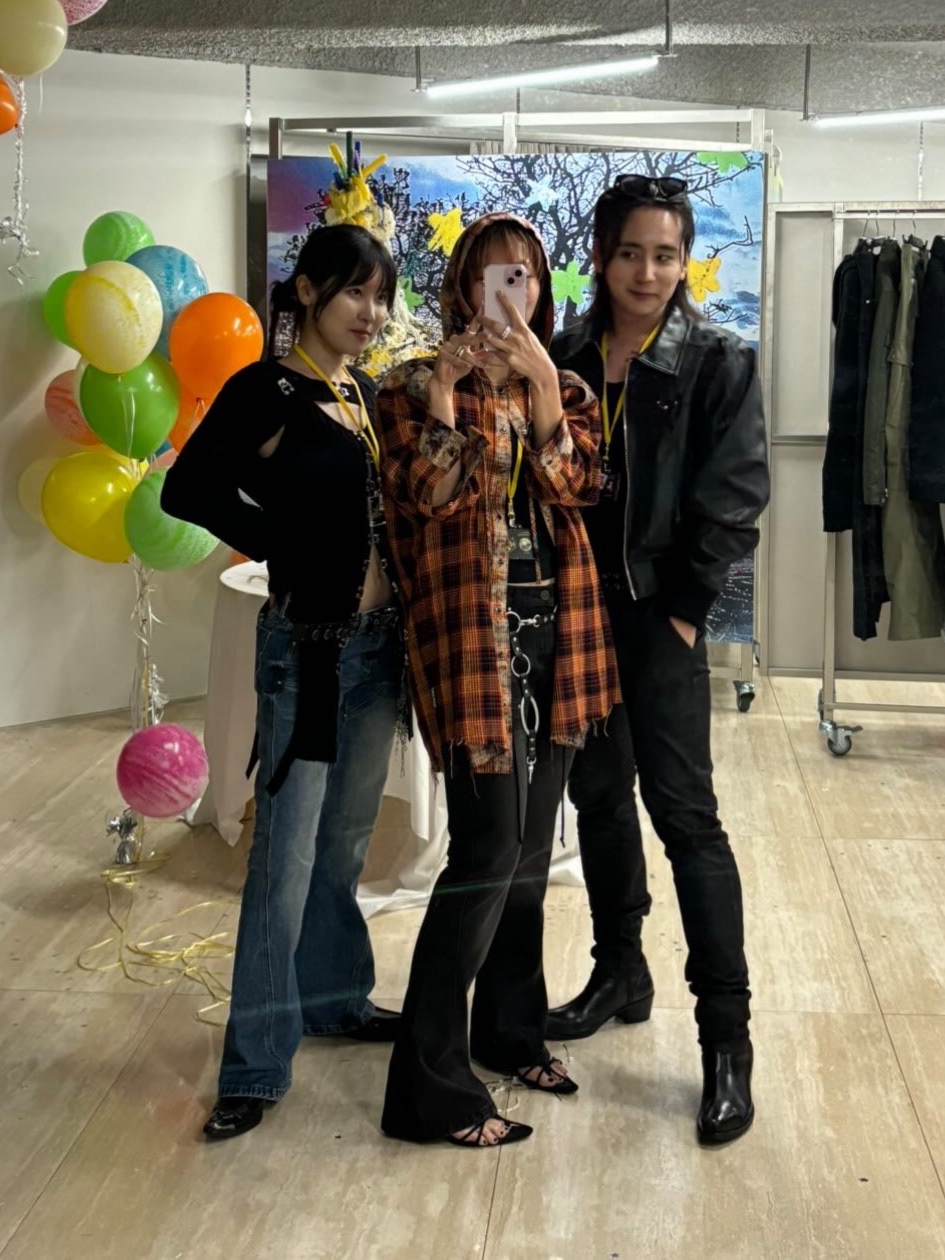 Vacant Archive Maha Check Hoodie Shirt Red, Vacant Archive Maha Check Hoodie Shirt Yellow 착용 스타일