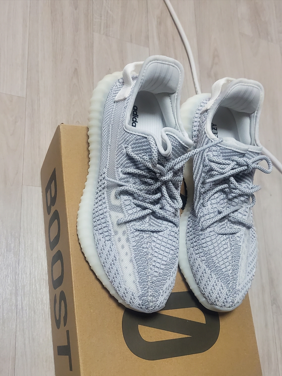 Adidas Yeezy Boost 350 V2 Static 2023 착용 스타일 - 2