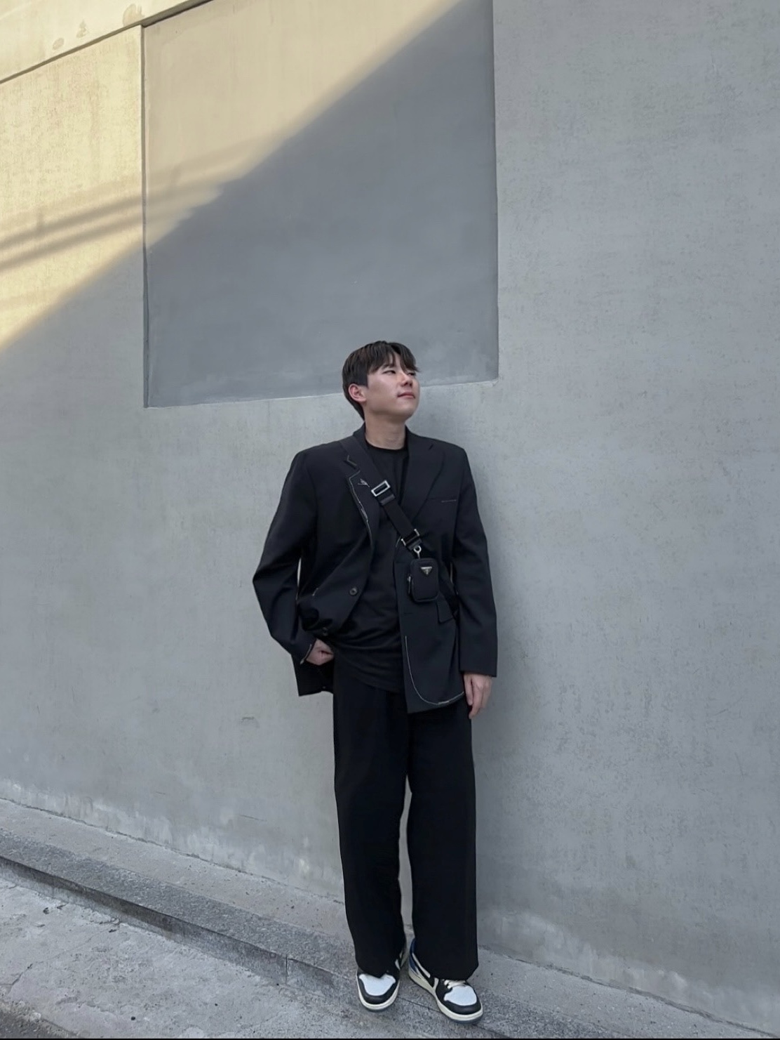 Zara x Ader Error Oversized Blazer Black, Jordan 1 x Travis Scott x Fragment Retro Low OG SP Military Blue 착용 스타일 - 3