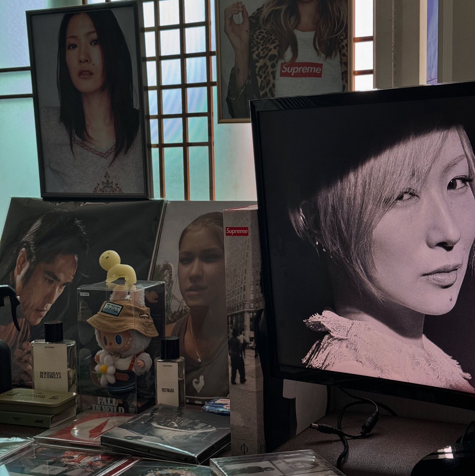 Supreme Vol.2 Book White - 19FW 착용 스타일