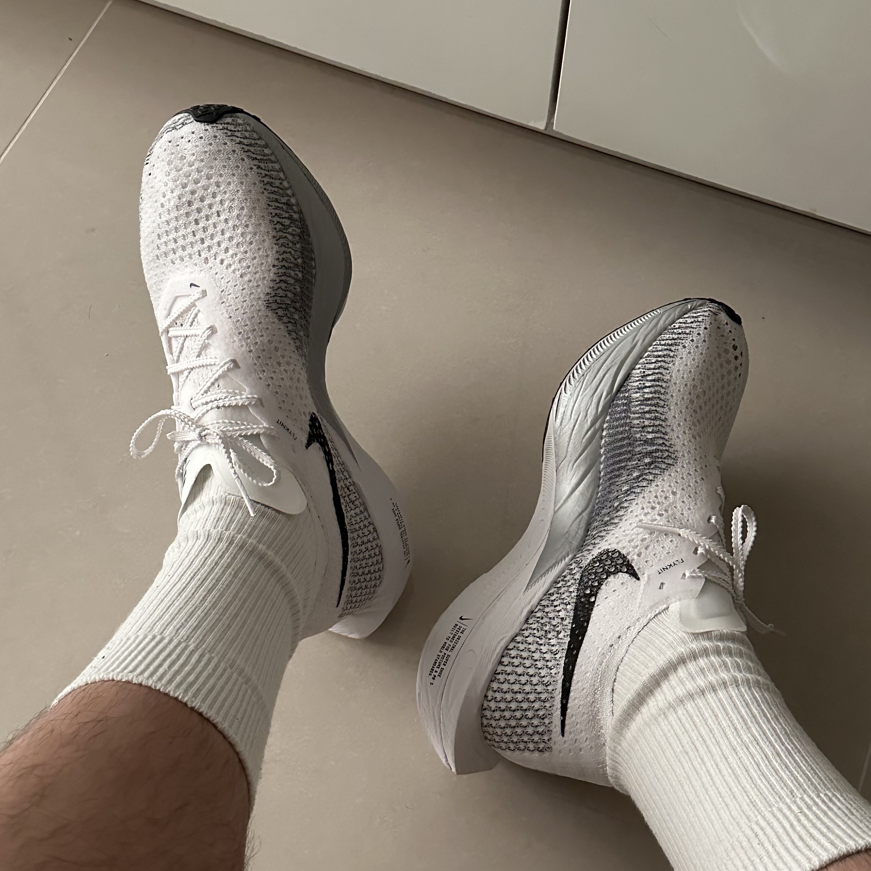 Nike ZoomX Vaporfly Next% 3 White Grey 착용 스타일 - 1