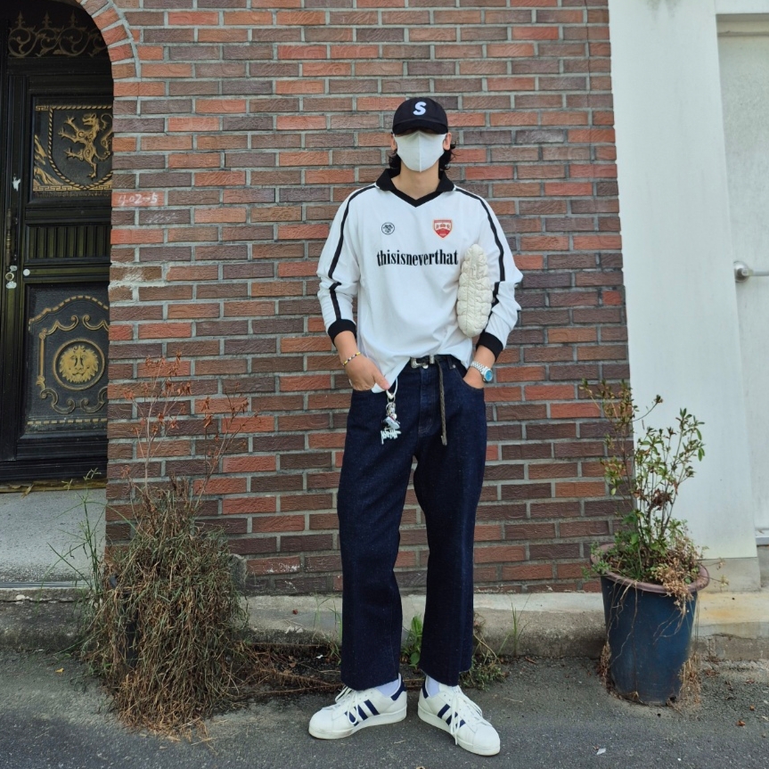COS Quilted  Laptop Case Off White, Adidas Superstar 82 White Dark Blue 착용 스타일