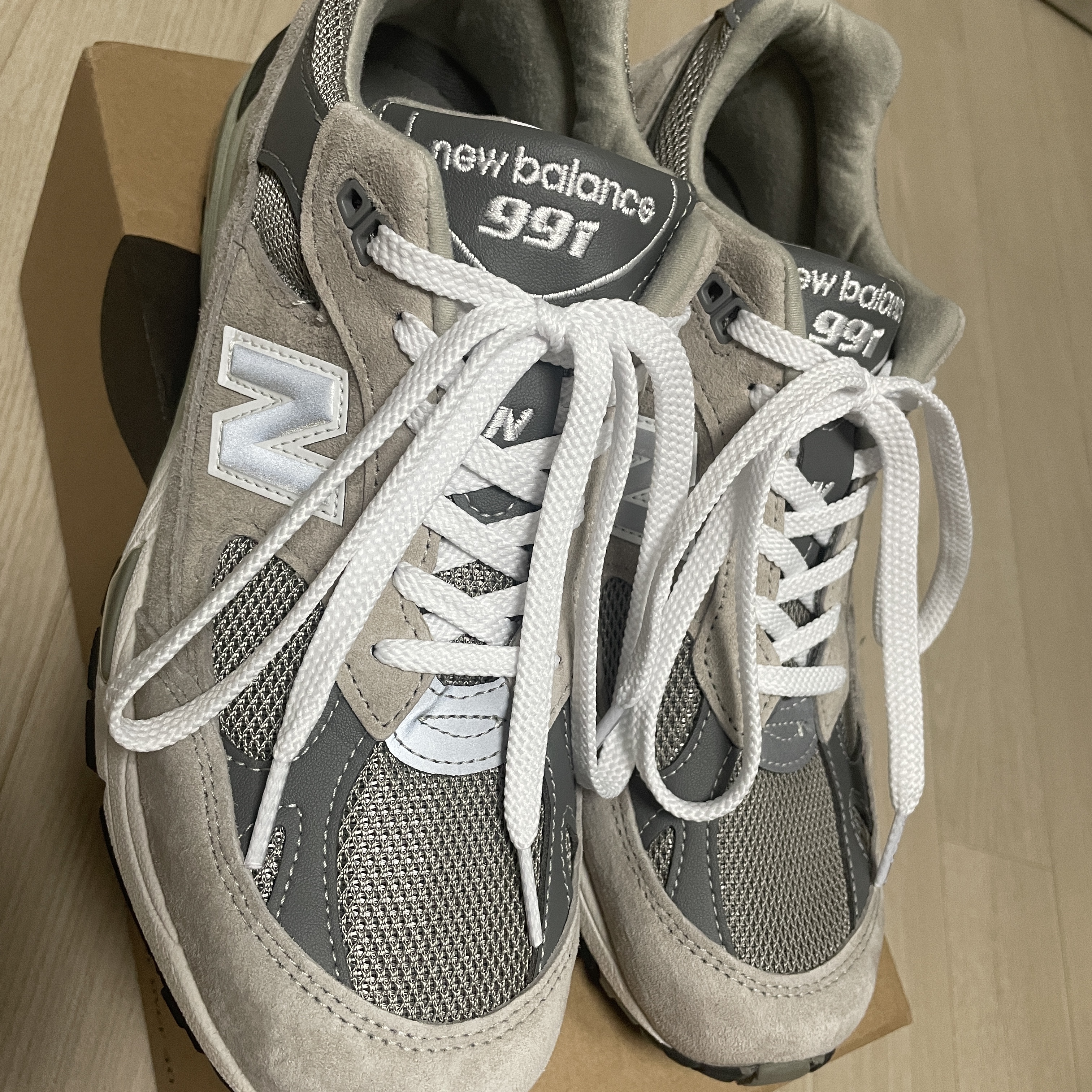 New Balance 991 Made in UK Grey 착용 스타일 - 1