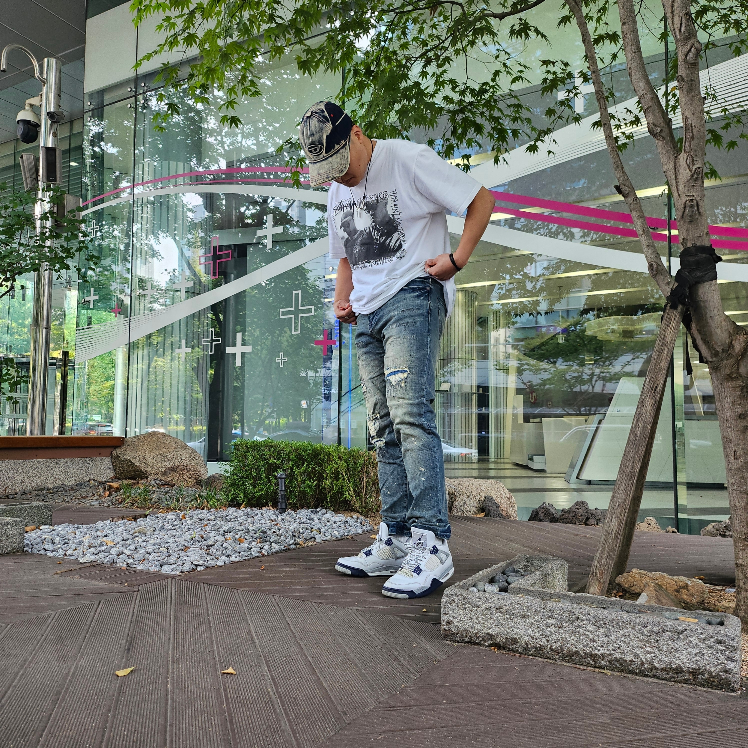 Diesel C-Seymon Treated Denim Baseball Cap Blue White, Stussy x Gang Starr Take It Personal T-Shirt White 착용 스타일 - 3