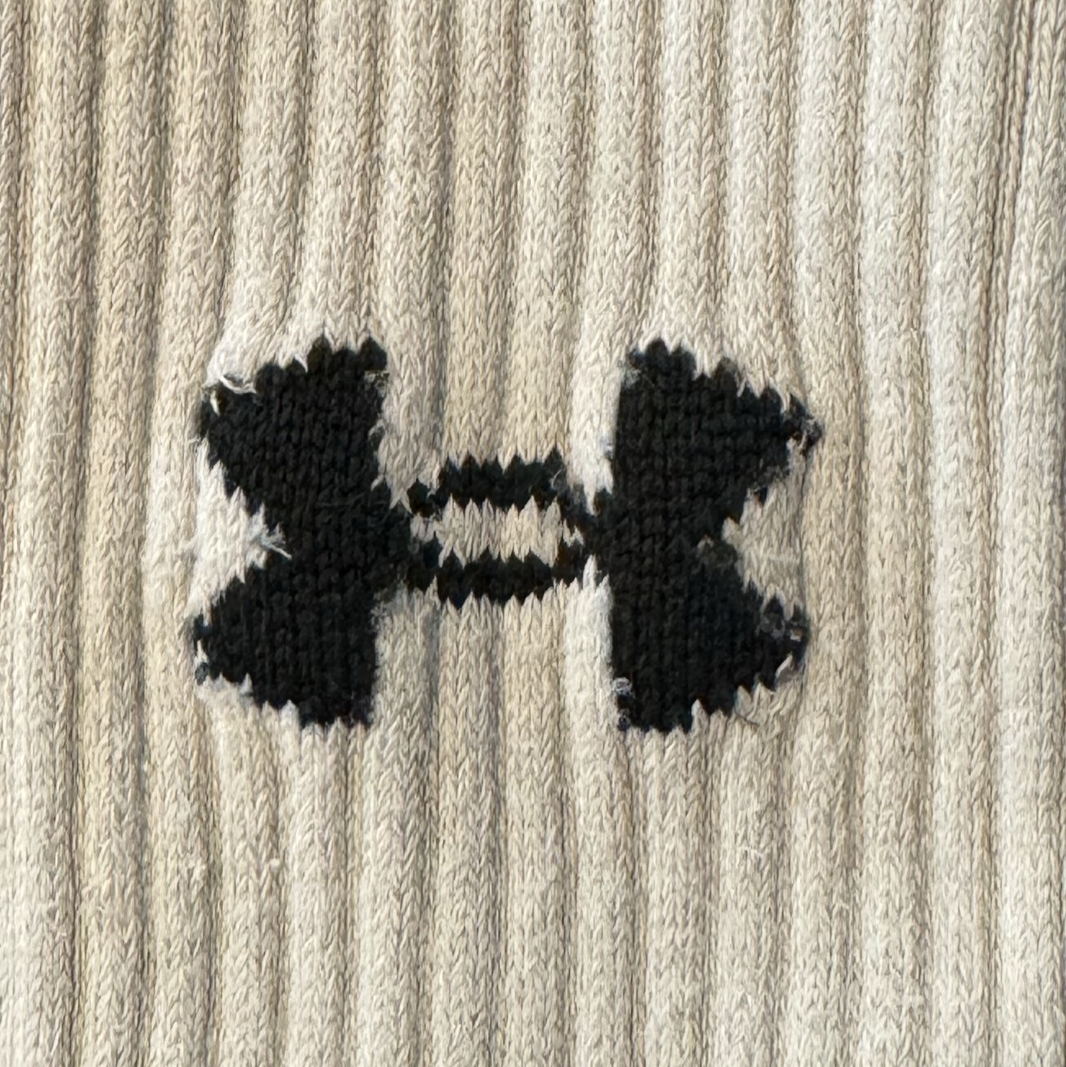 Under Armour UA Core Mid Crew Socks White Black (3 Pack) 착용 스타일
