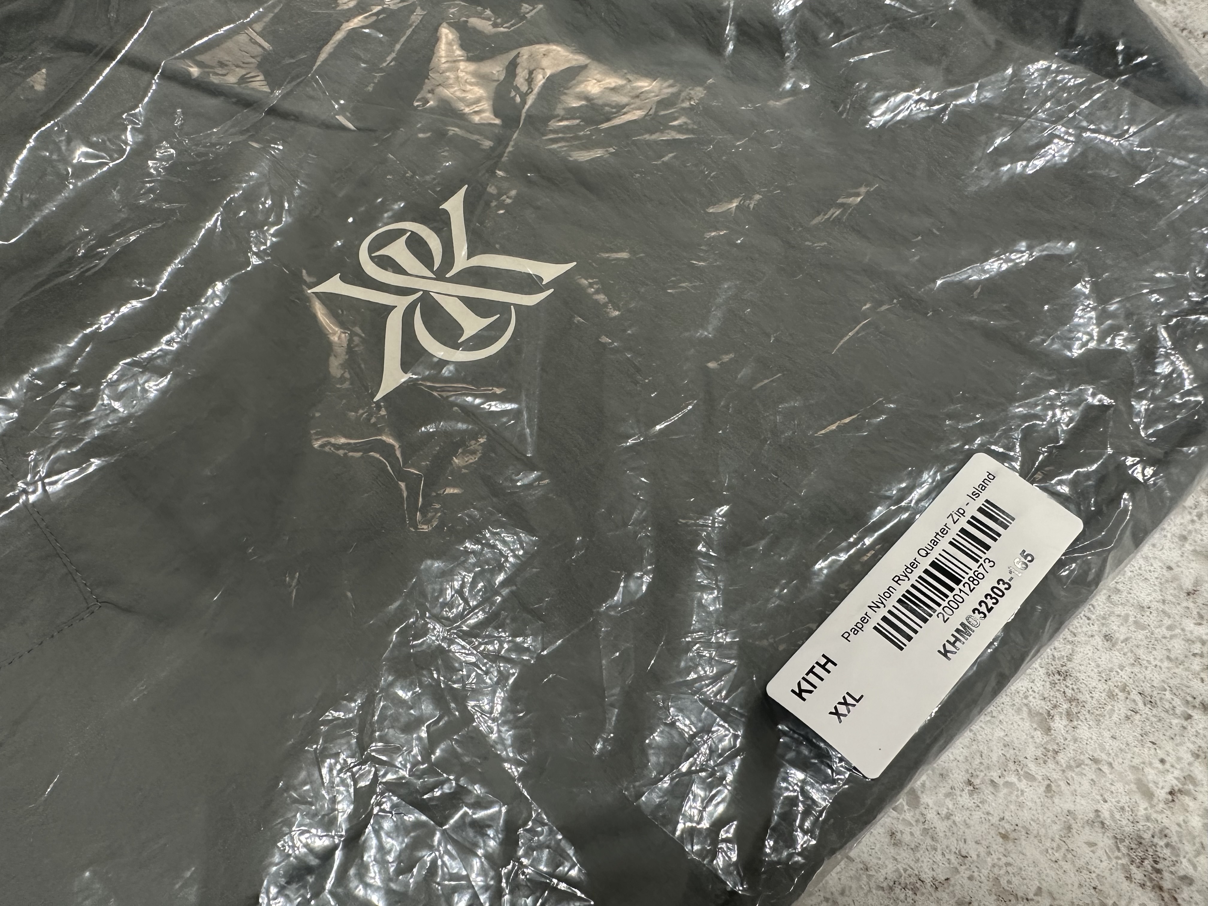 Kith Paper Nylon Ryder Quarter Zip Island, Kith Paper Nylon Ryder Quarter Zip Black 착용 스타일 - 7