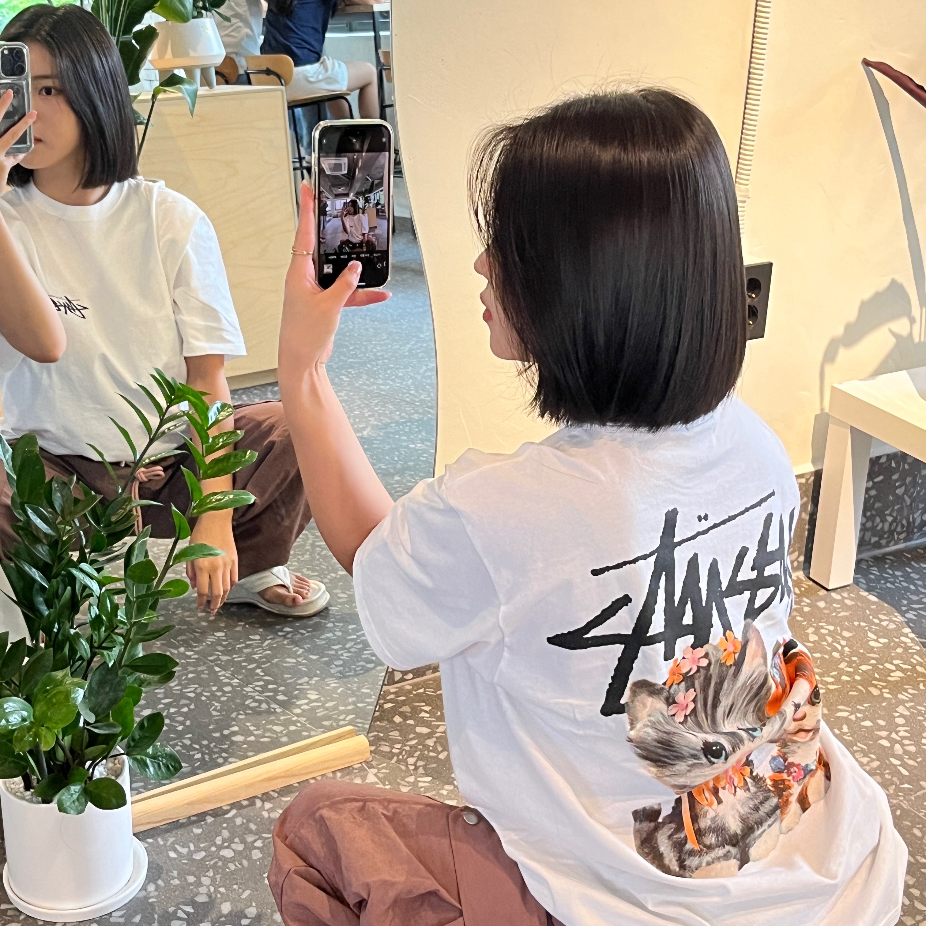 Stussy Kittens T-Shirt White 착용 스타일 - 1