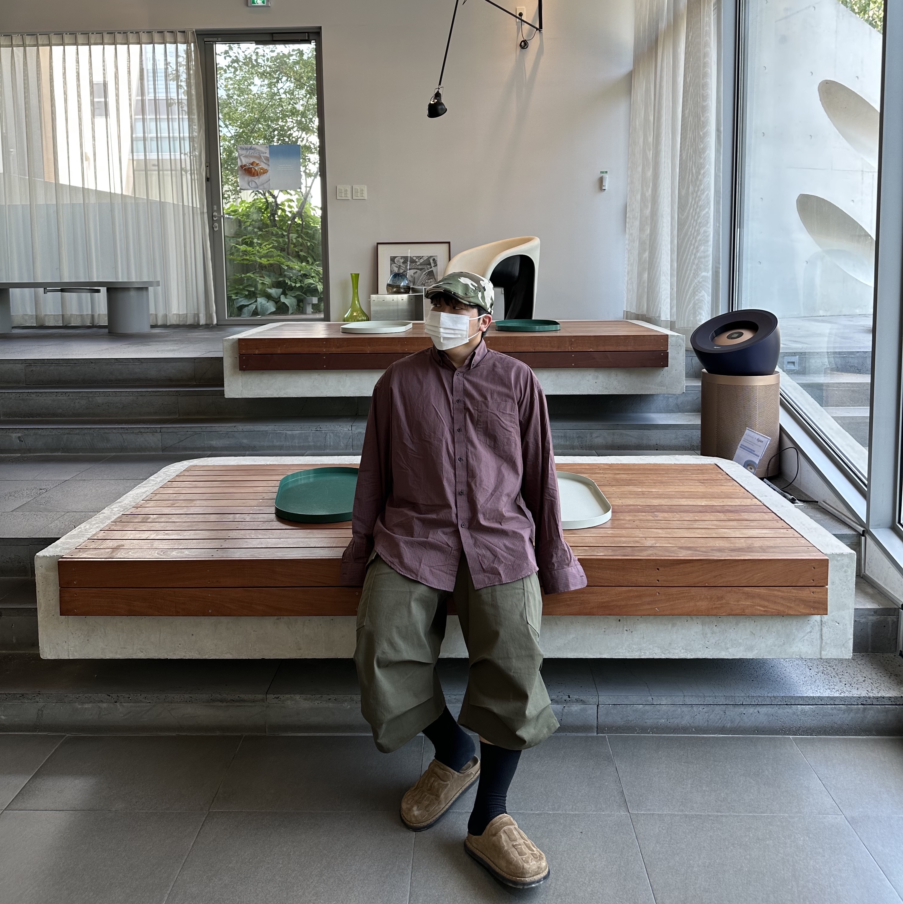Kinchi x Yiyae Bone Mule Camel, Nonnod Side Cargo Shorts Khaki 착용 스타일