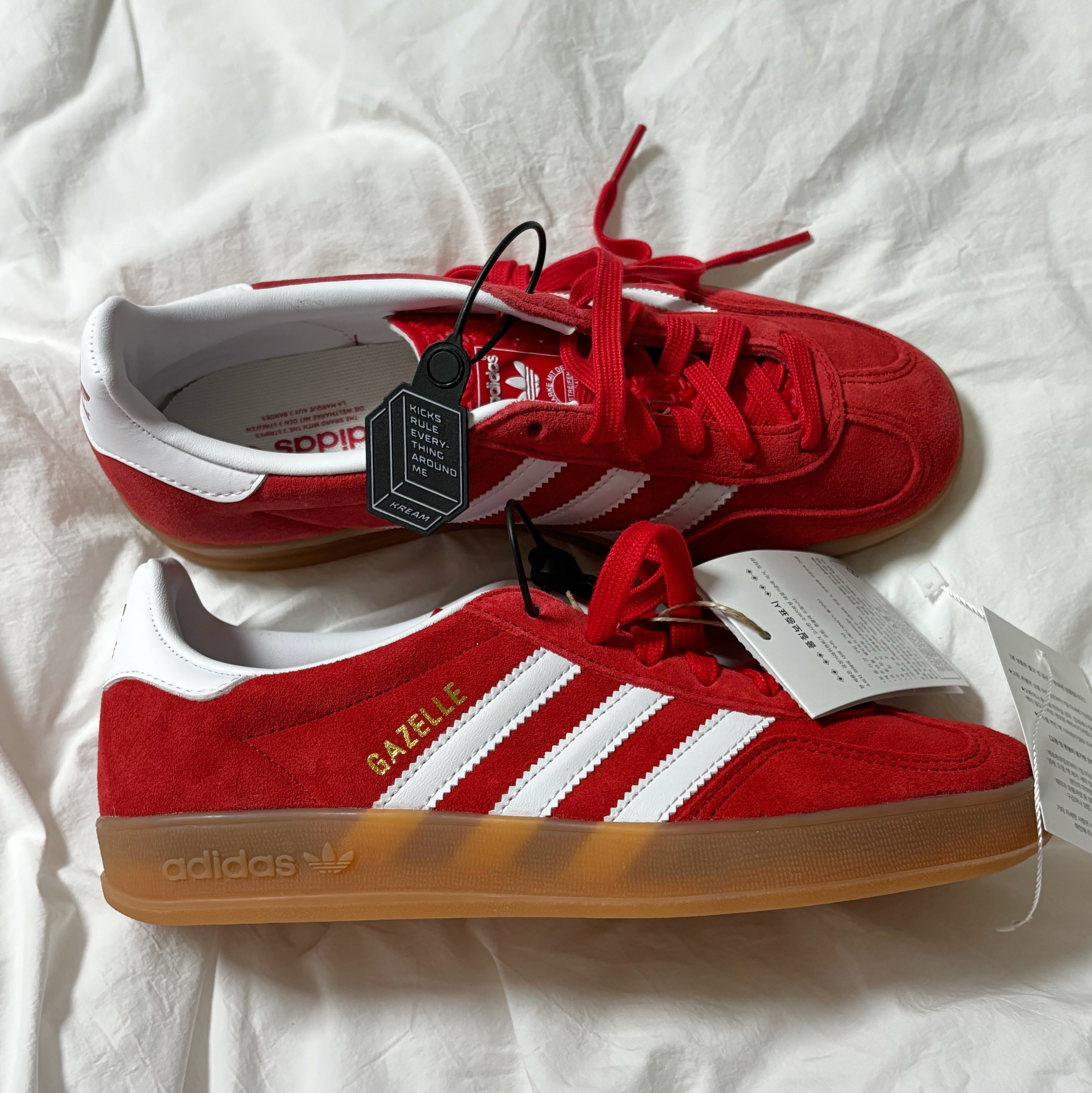 Adidas Gazelle Indoor Better Scarlet Cloud White 착용 스타일