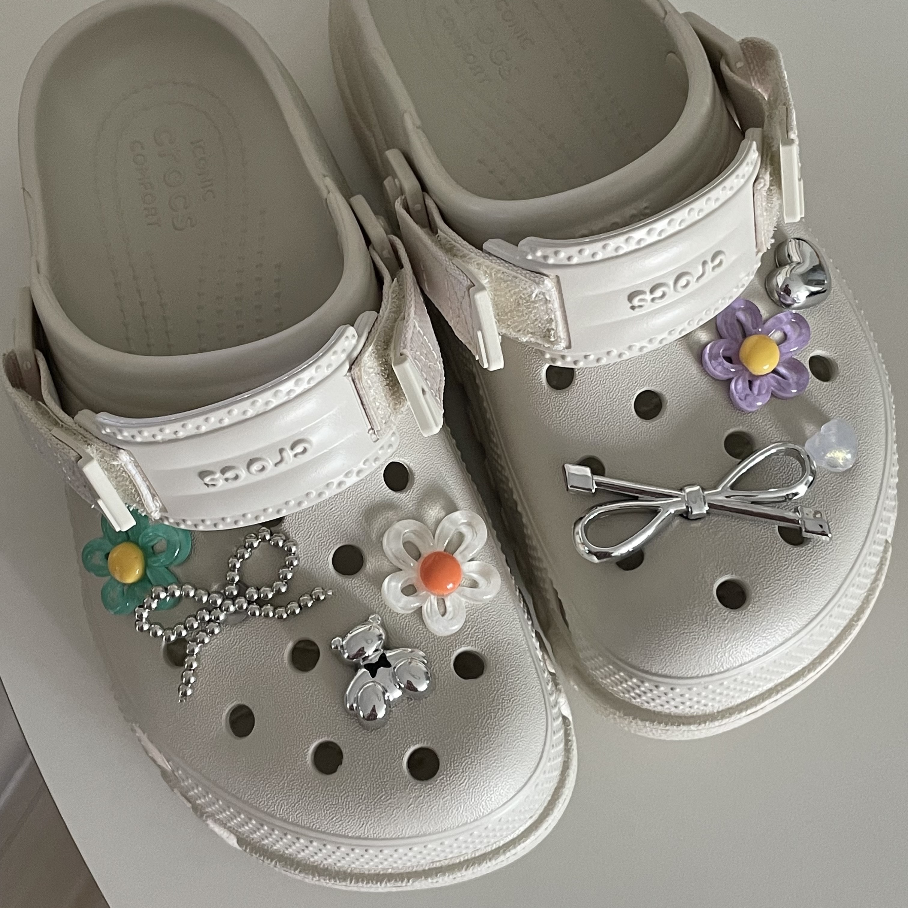 Crocs Duet Max II Clog Stucco 착용 스타일