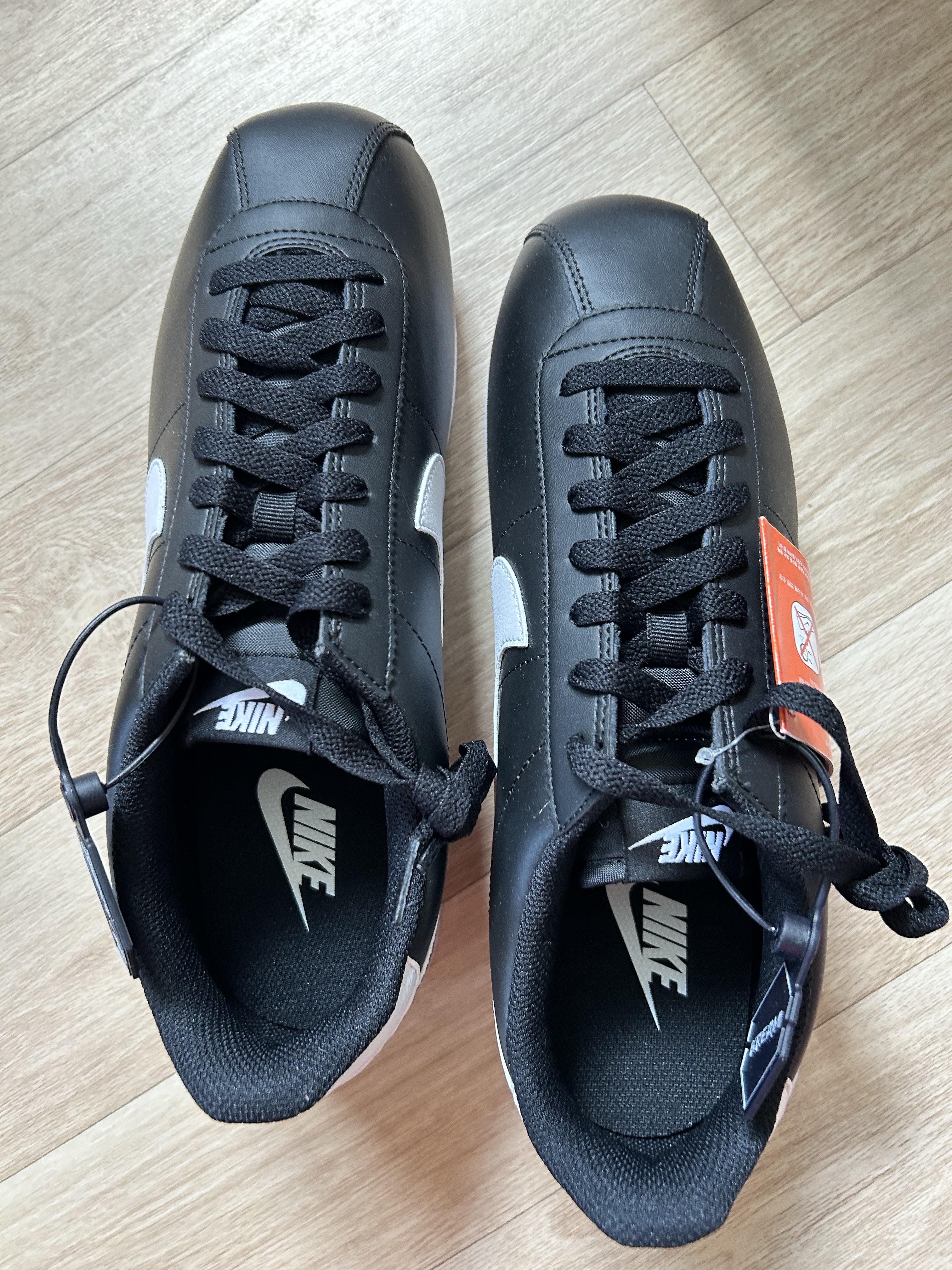 Nike Cortez Black White 착용 스타일