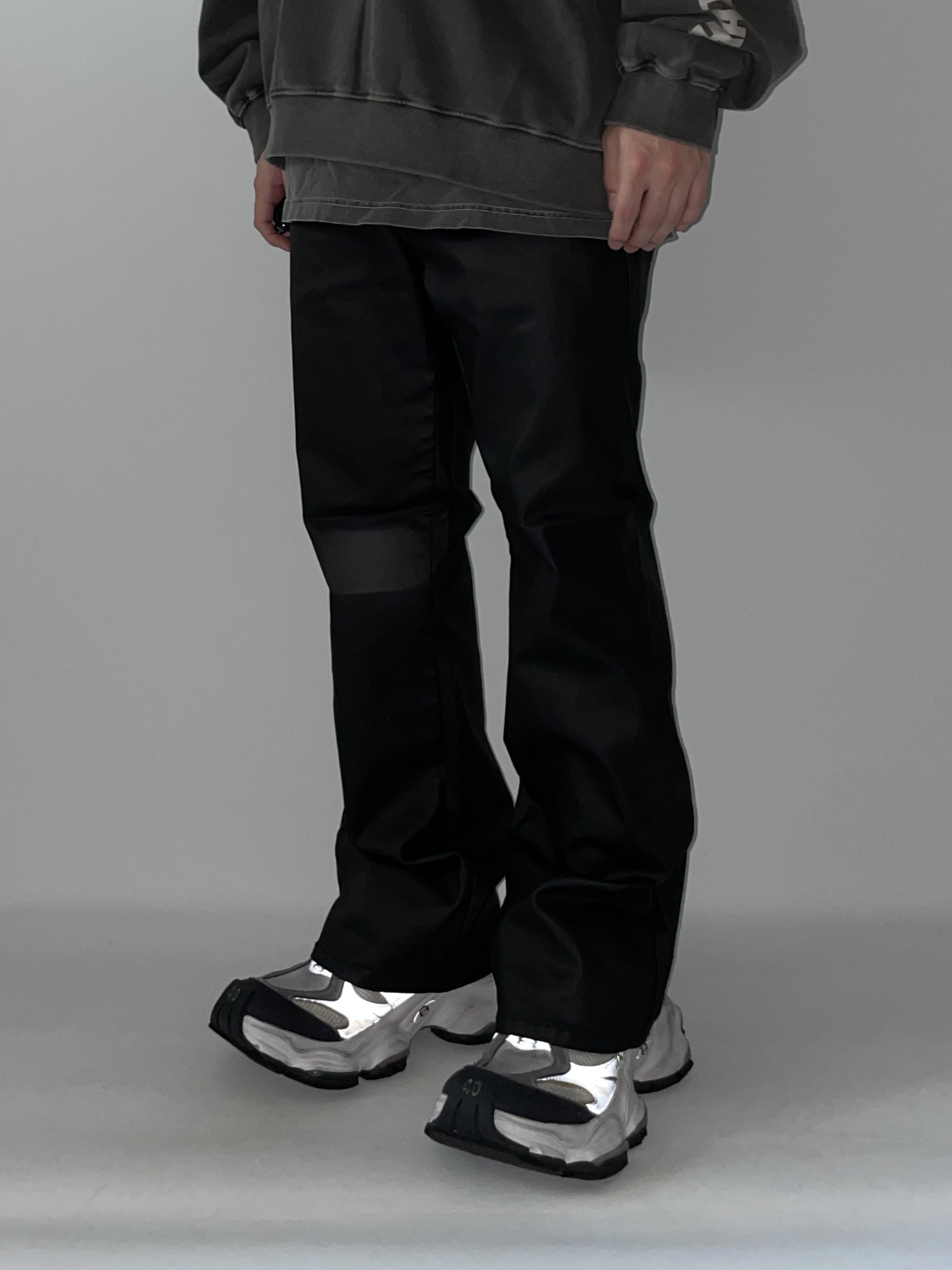 Balenciaga Cargo Sneakers White Grey 착용 스타일 - 3