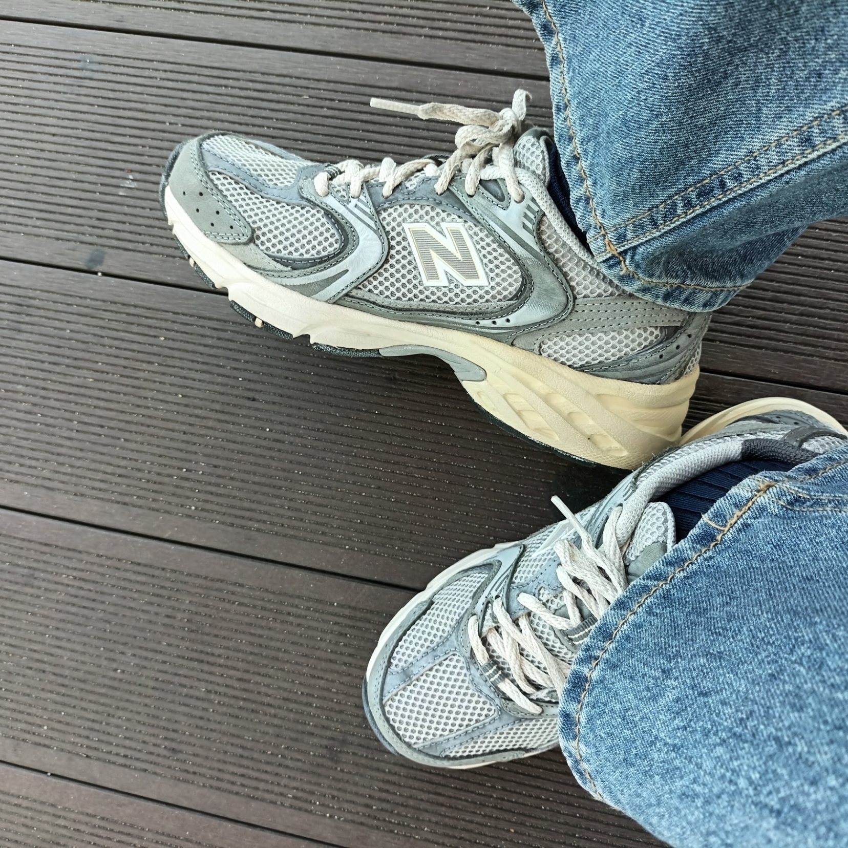 New Balance 530 Premium Vintage Grey Matter 착용 스타일 - 2