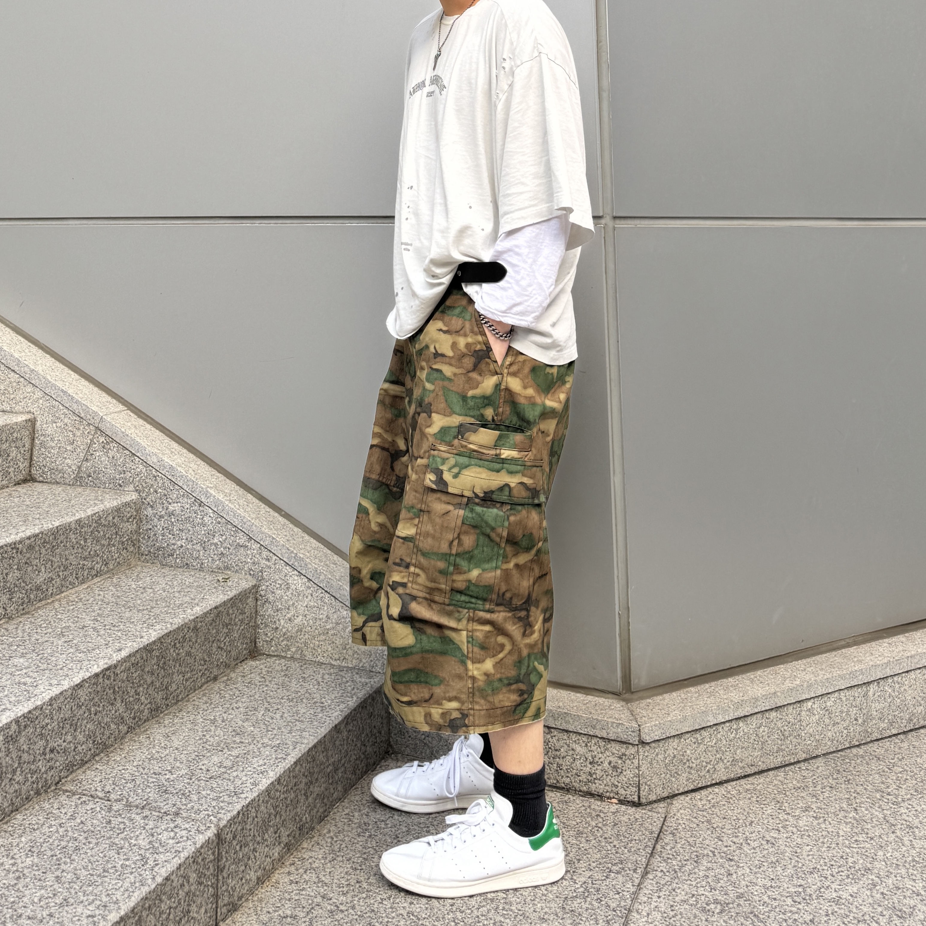 Adidas Stan Smith Decon Cloud White Green, rbU The Ancient T-Shirt Washed Off White 착용 스타일 - 3