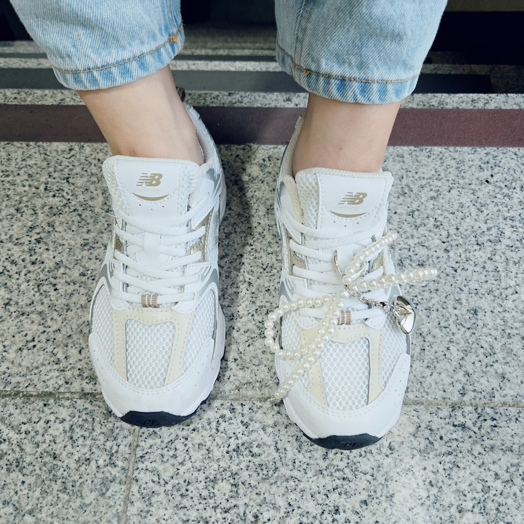 (PS) New Balance 530 White - W Wide, Apple Watch SE 40mm GPS Silver Aluminum Case with Sport Band White (Korean Ver.) 착용 스타일 - 1