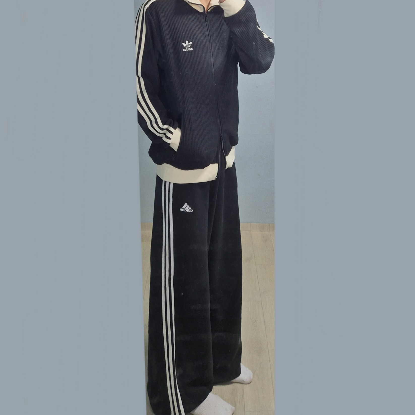 Adidas Waffle Beckenbauer Track Top Black - KR Sizing, (W) Adidas Essentials 3-Stripes French Terry Wide Pants Black - KR Sizing 착용 스타일 - 2