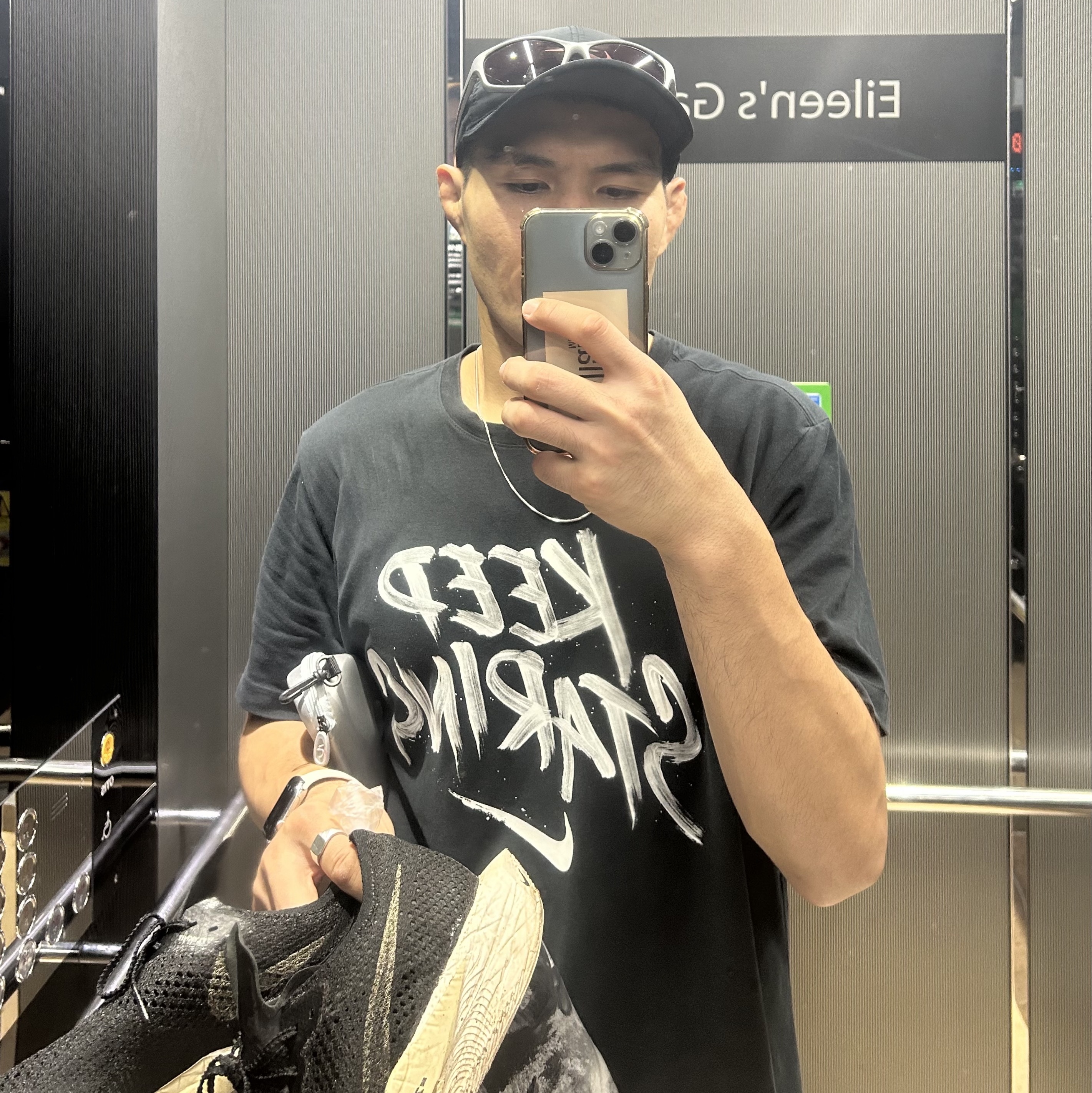 Nike ZoomX Vaporfly Next% 3 Black Metallic Gold Grain 착용 스타일