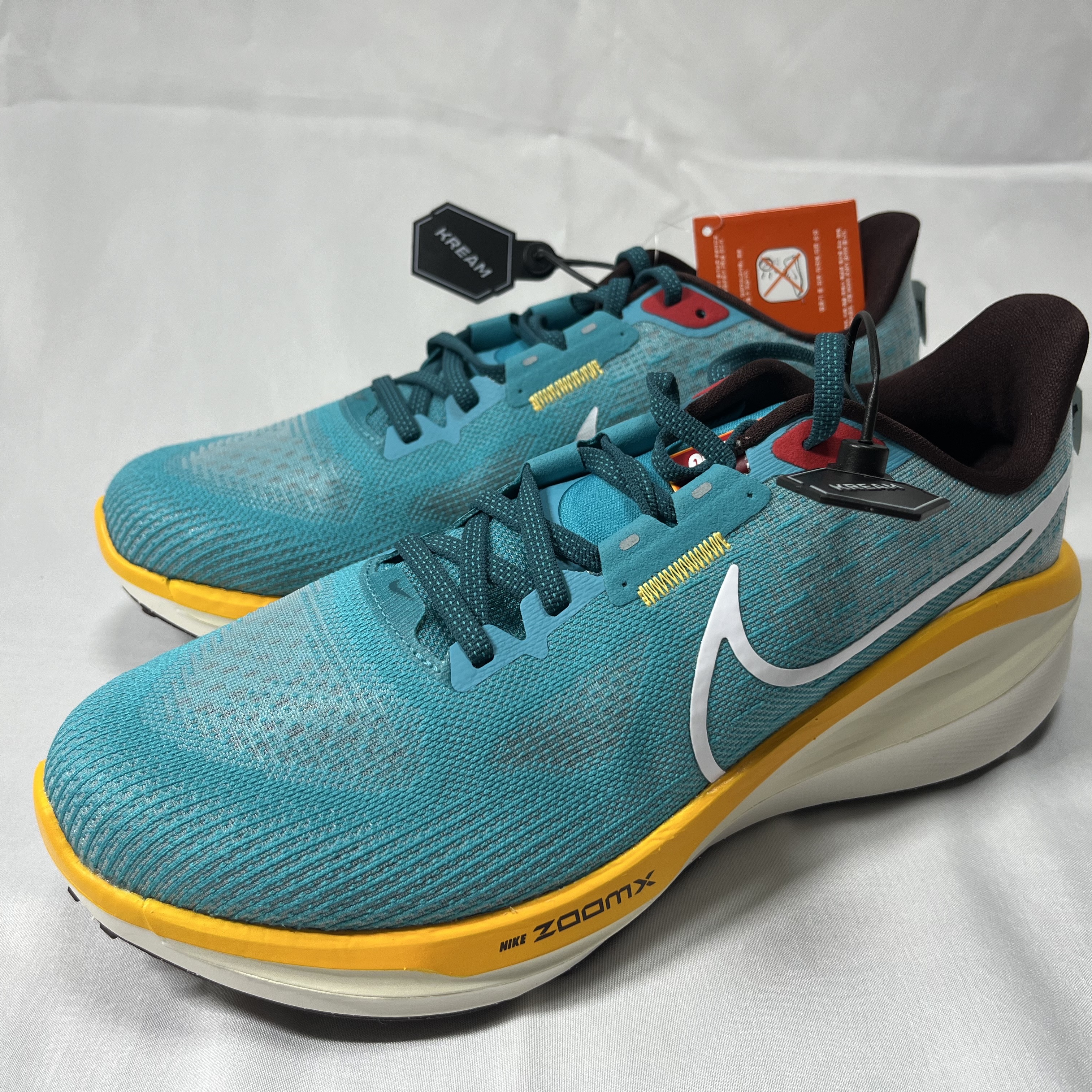 Nike Vomero 17 PRM Road Running Teal Nebula Laser Orange 착용 스타일 - 1