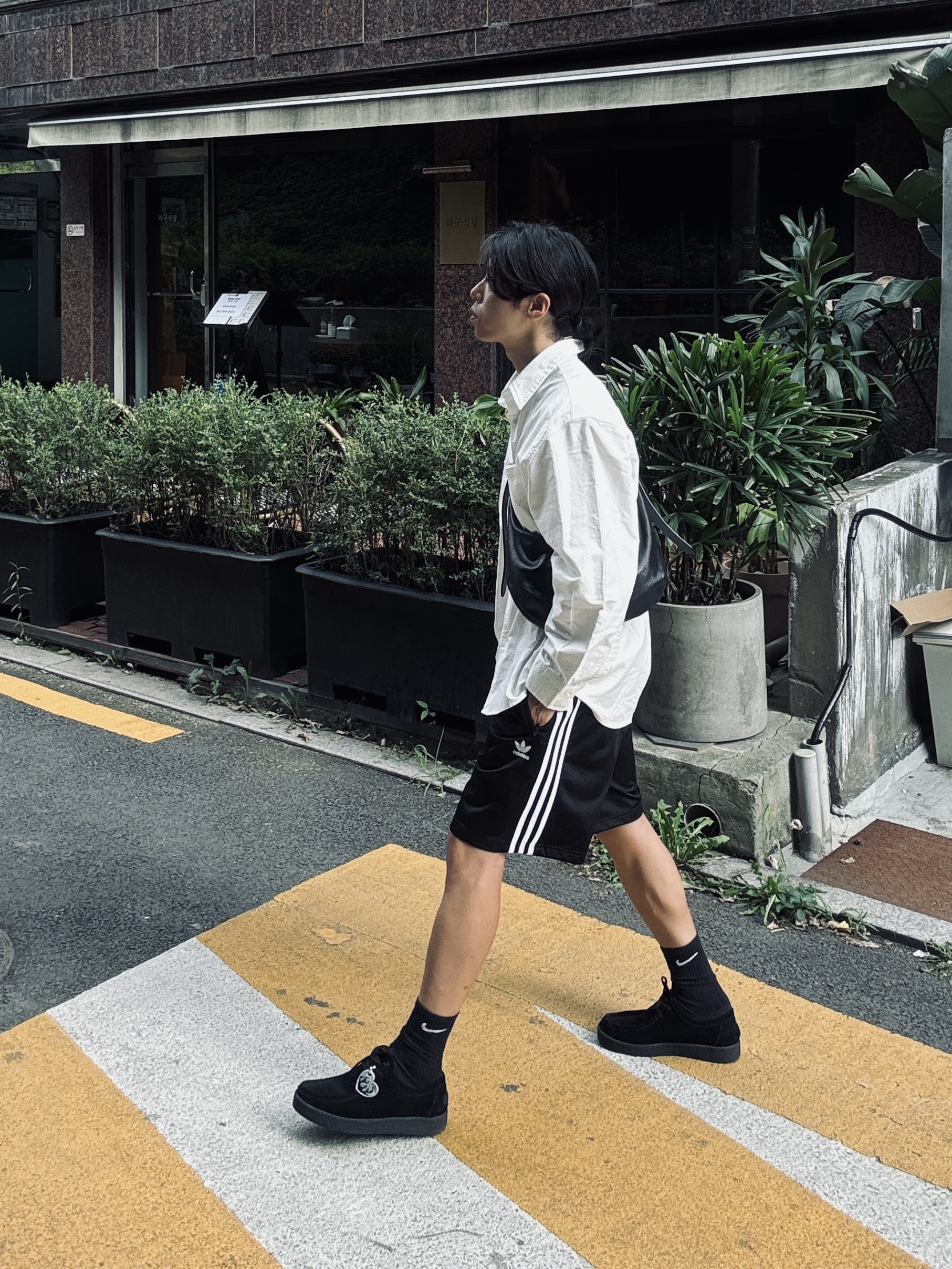 Adidas Adicolor Firebird Shorts Black White - KR Sizing 착용 스타일 - 8