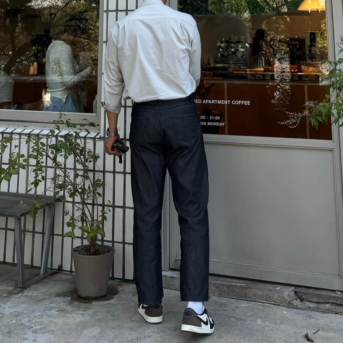 Jordan 1 Retro Low OG Mocha 착용 스타일 - 1