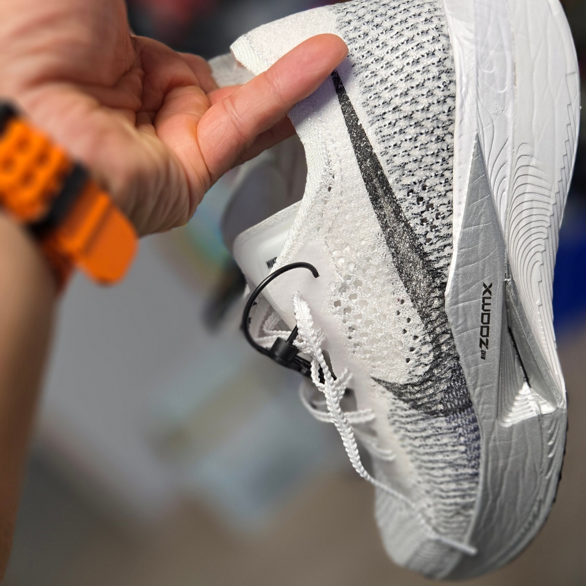 Nike ZoomX Vaporfly Next% 3 White Grey 착용 스타일 - 2