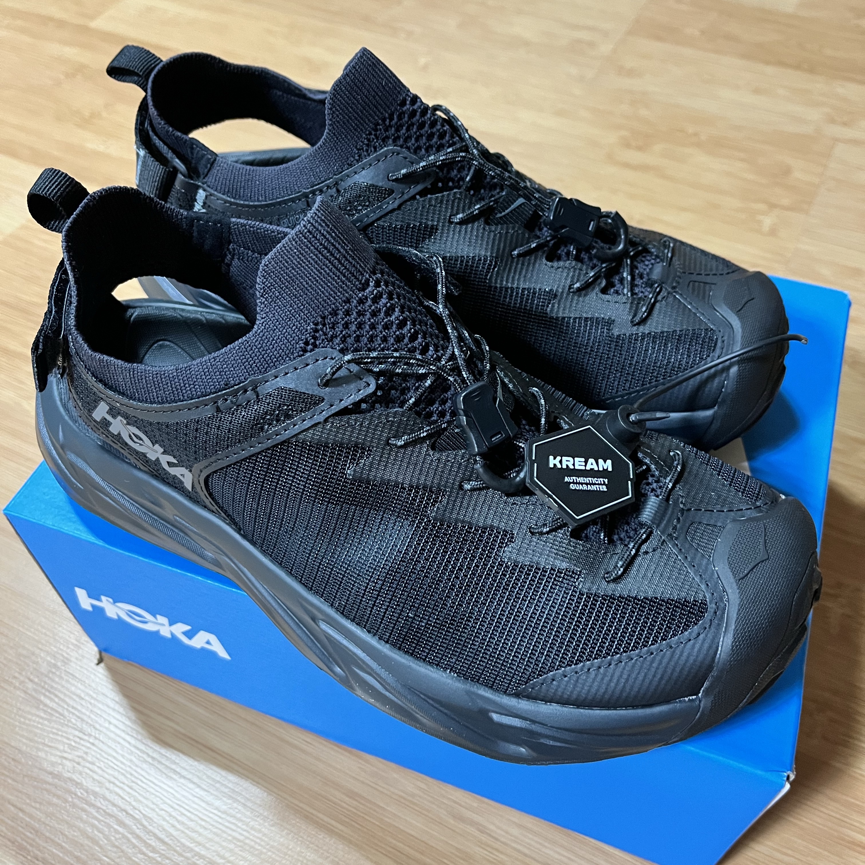 Hoka Hopara 2 Black 착용 스타일