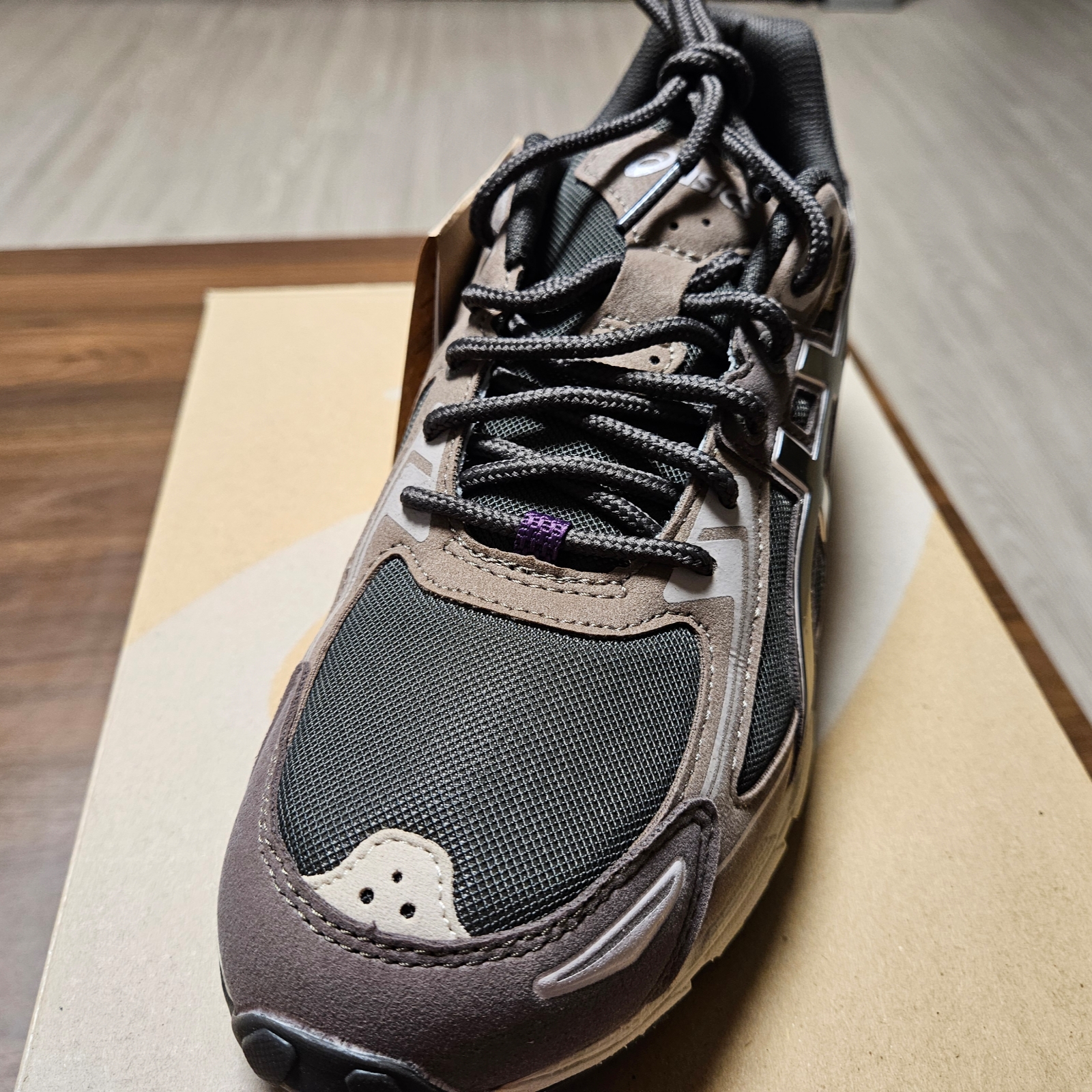 Asics Gel-Venture 6 SPS Dark Sepia 착용 스타일