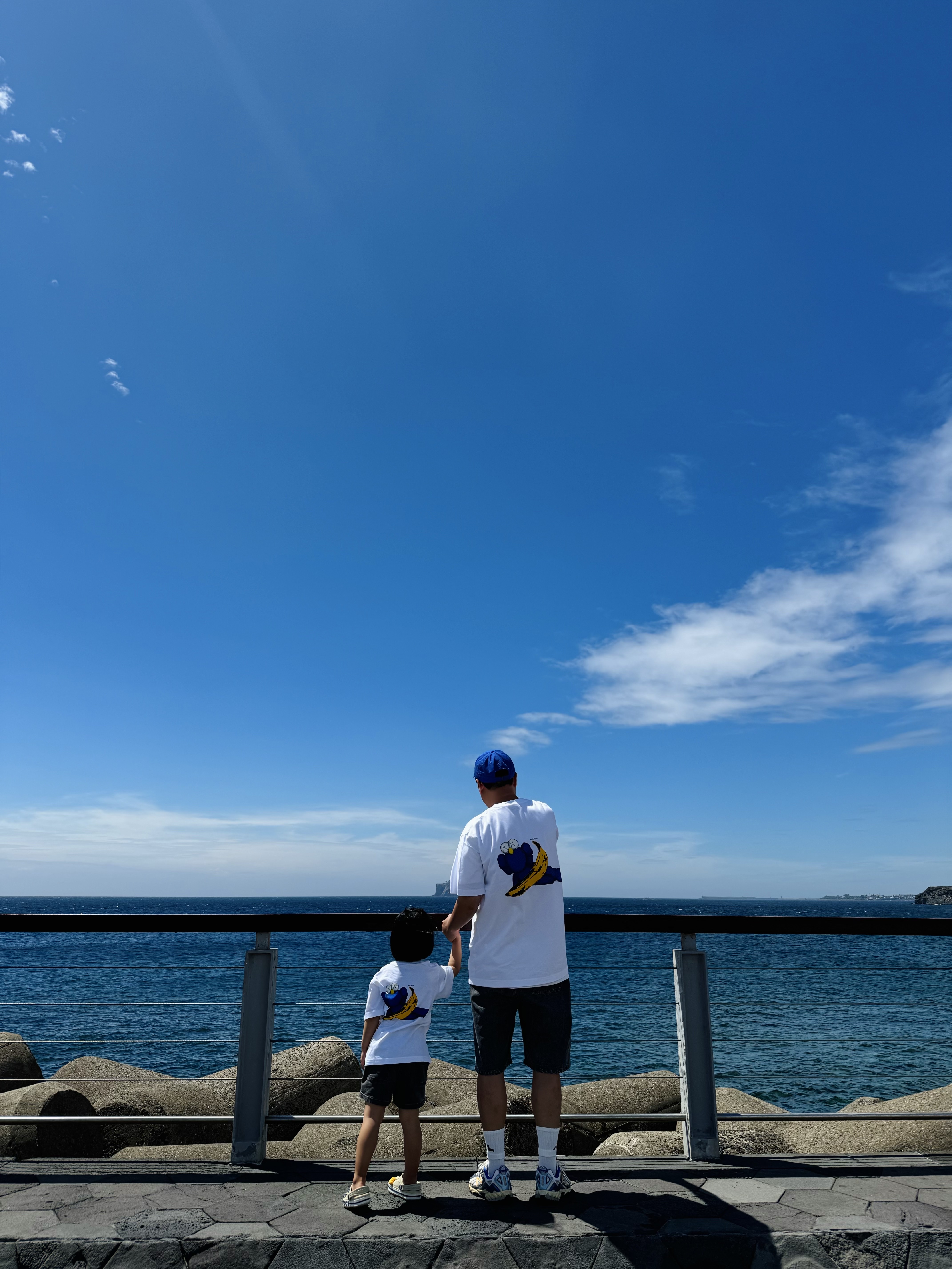Uniqlo UT x Kaws x Warhol S/S Graphic T-Shirt A White, Nike Club Unstructured Futura Washed Cap Game Royal 착용 스타일 - 3