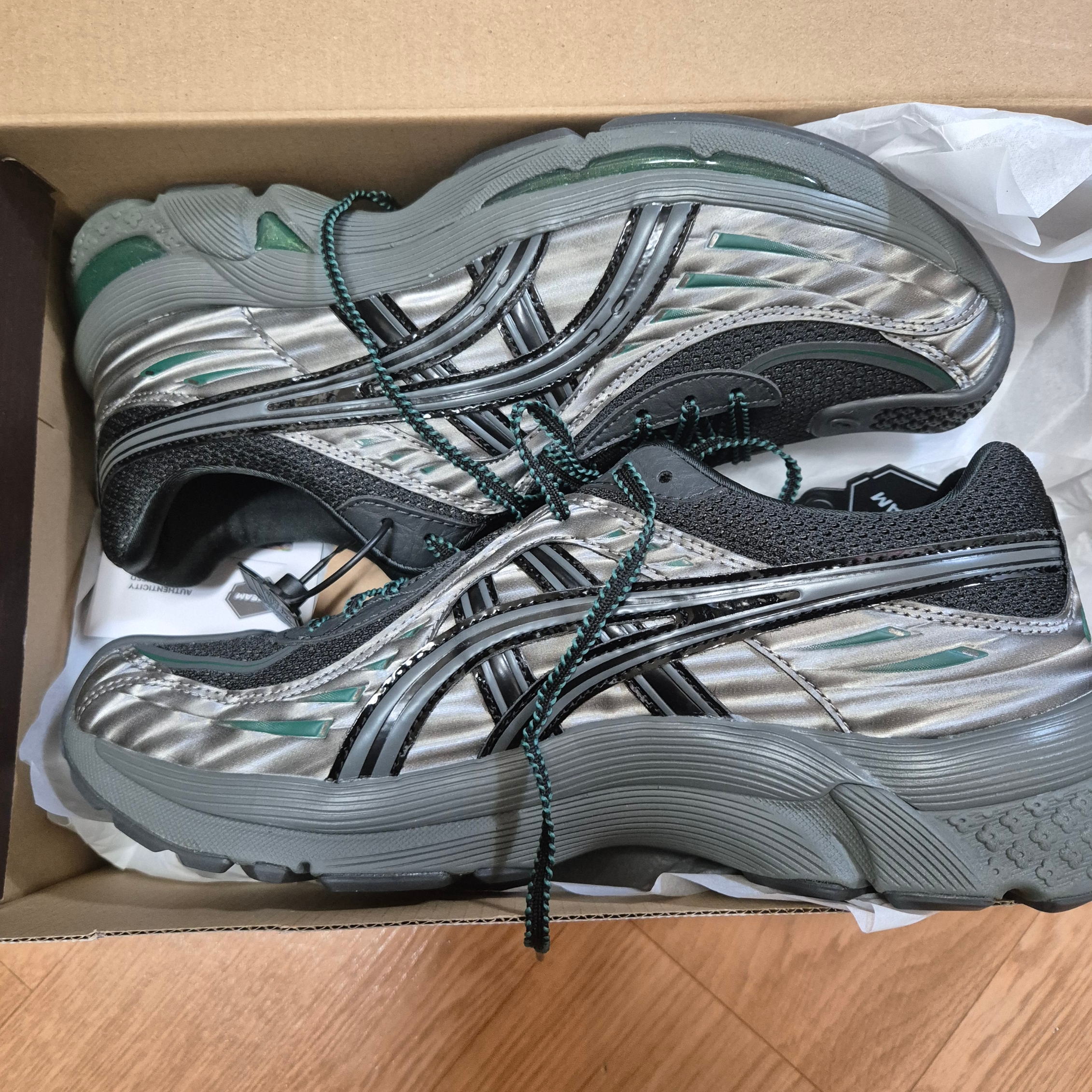 (W) Asics x Kiko Kostadinov Gel-Flammae Grey Black 착용 스타일 - 2