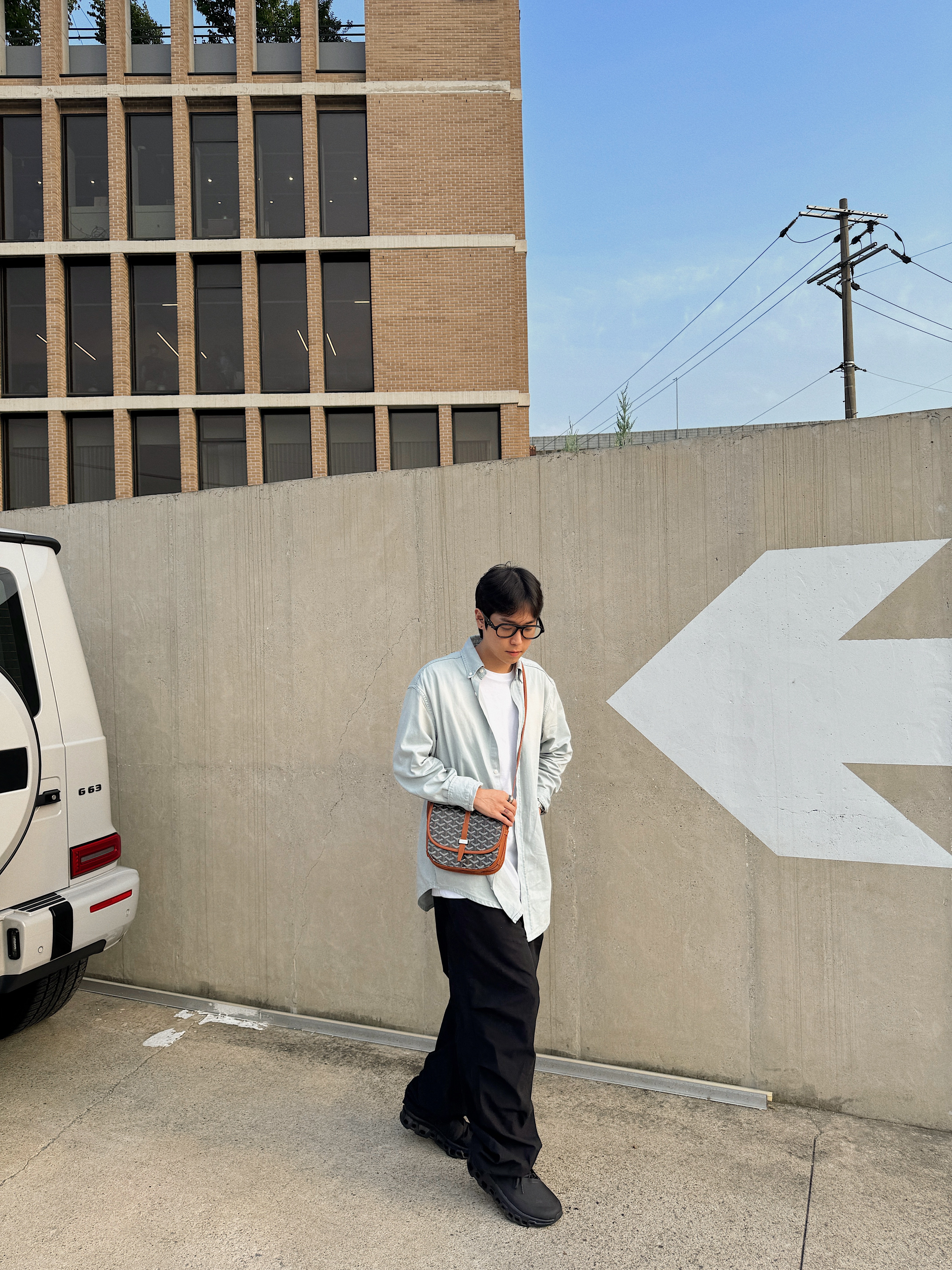 STU Denim Shirt Light Blue, Gentle Monster x Maison Margiela MM113 Black Clear 착용 스타일 - 5