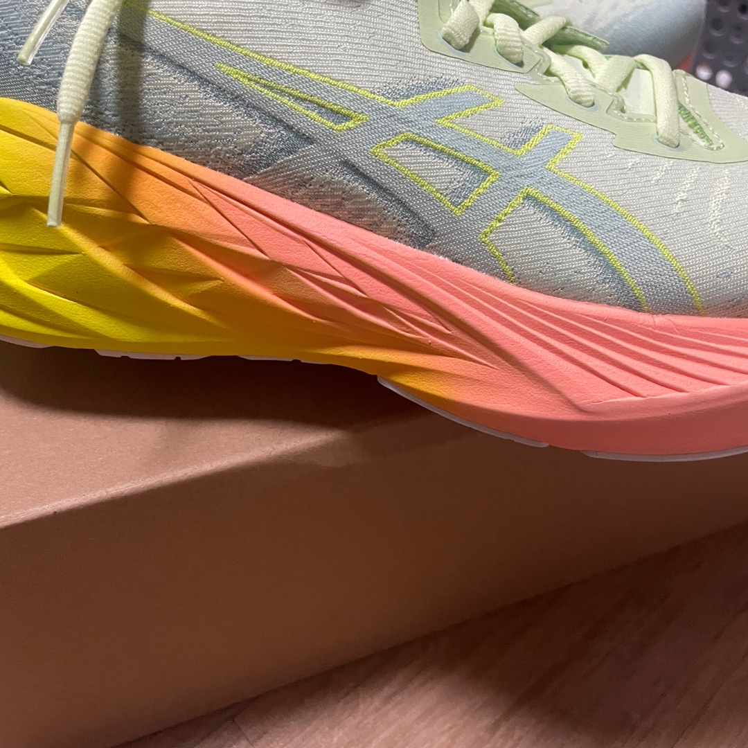 Asics Novablast 4 Cool Matcha Safety Yellow 착용 스타일