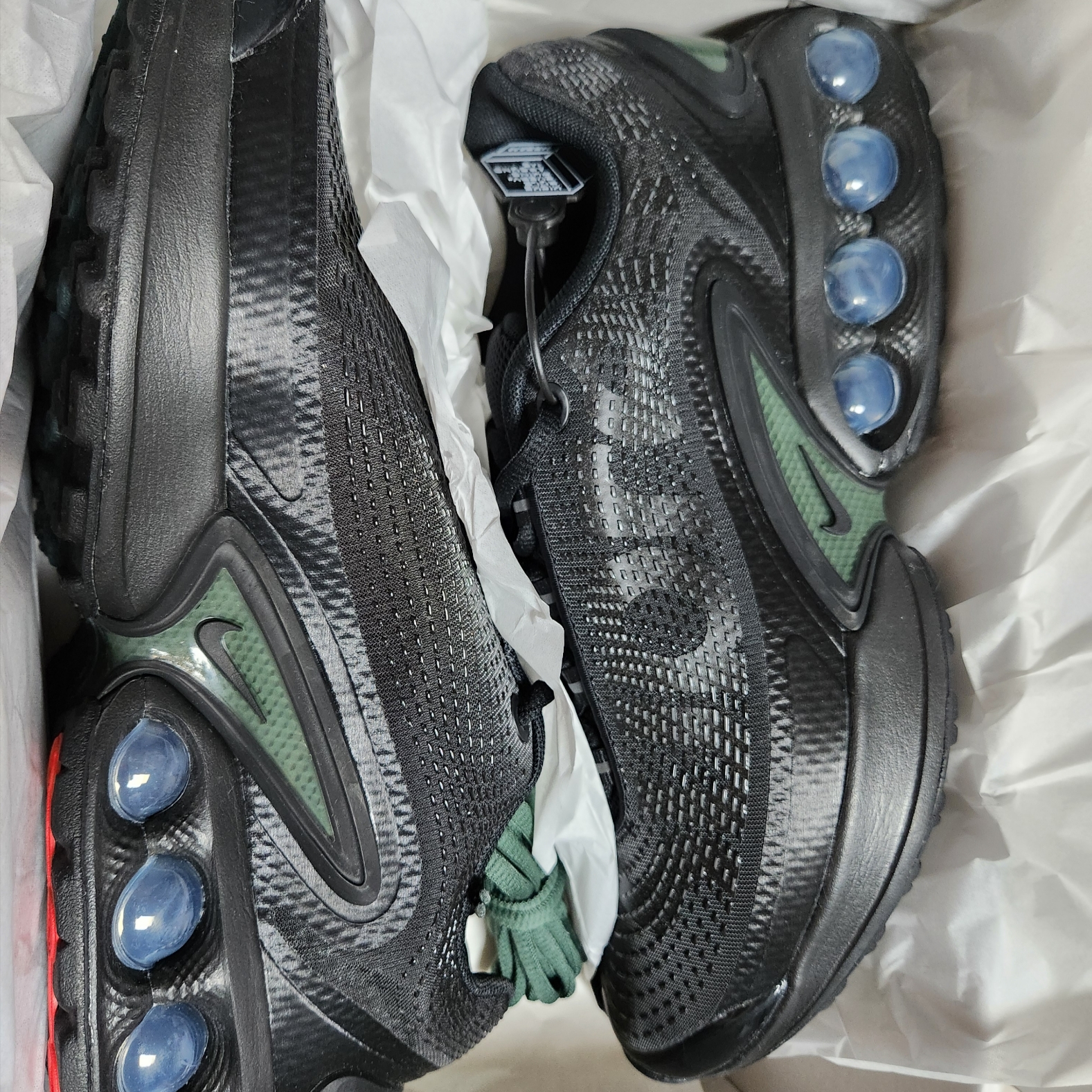 Nike x Supreme Air Max DN SP Black Galactic Jade 착용 스타일 - 2