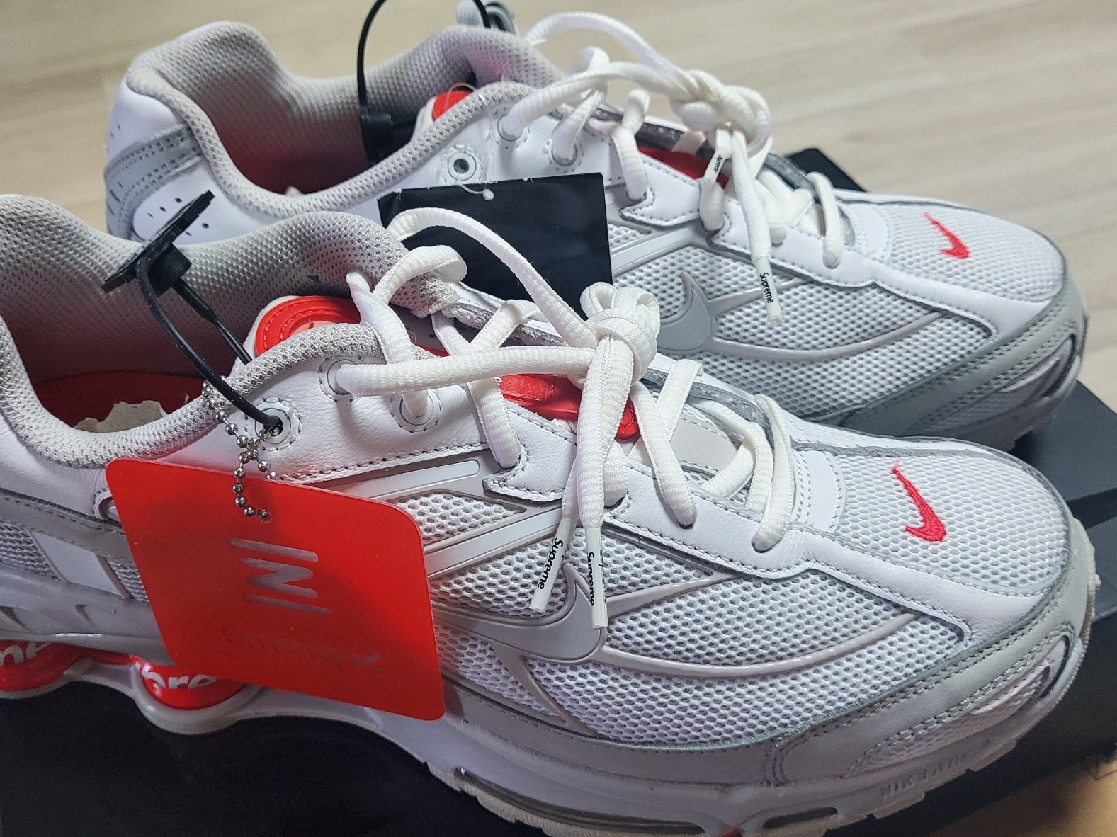 Nike x Supreme Shox Ride 2 SP White 착용 스타일 - 1
