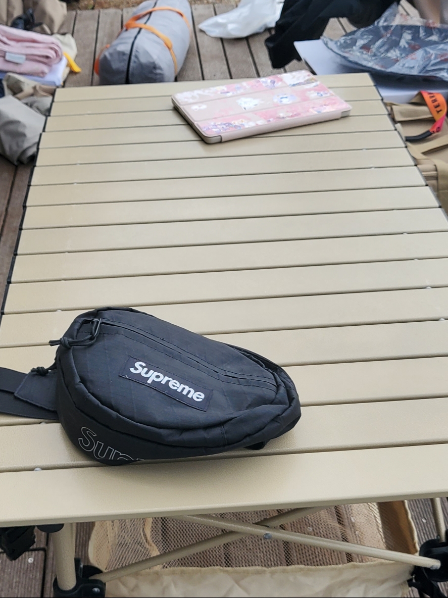 Supreme Waist Bag Black - 18FW 착용 스타일 - 1