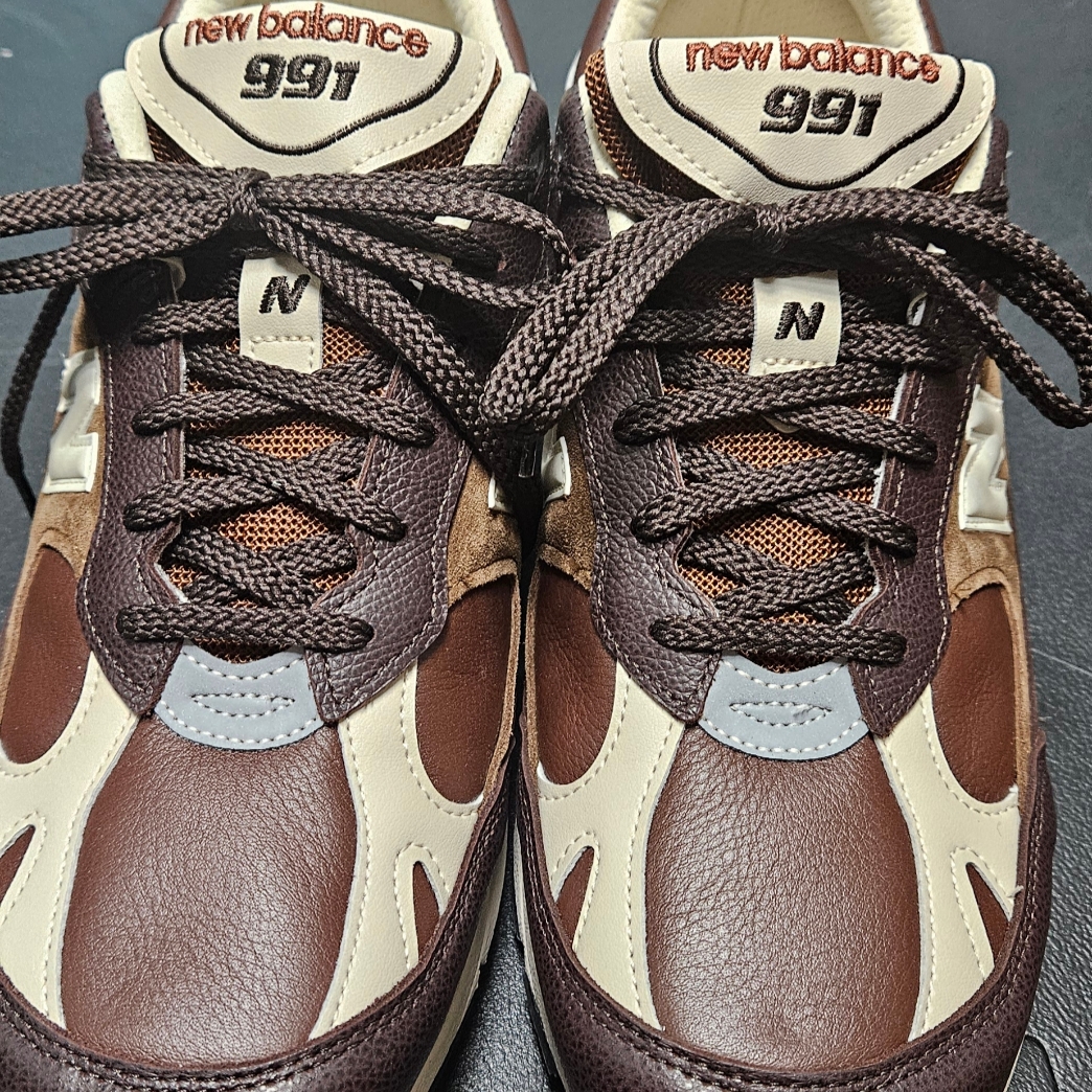 New Balance 991 Made in UK Earth French Roast 착용 스타일 - 2