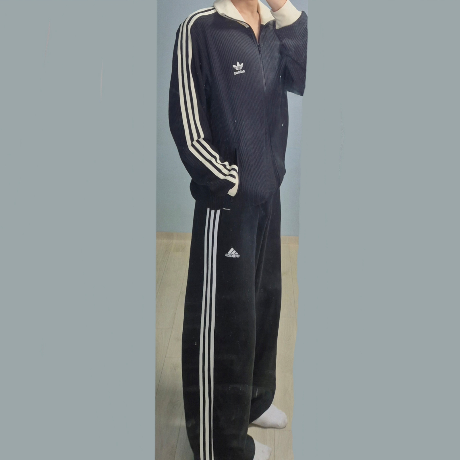 Adidas Waffle Beckenbauer Track Top Black - KR Sizing, (W) Adidas Essentials 3-Stripes French Terry Wide Pants Black - KR Sizing 착용 스타일 - 1