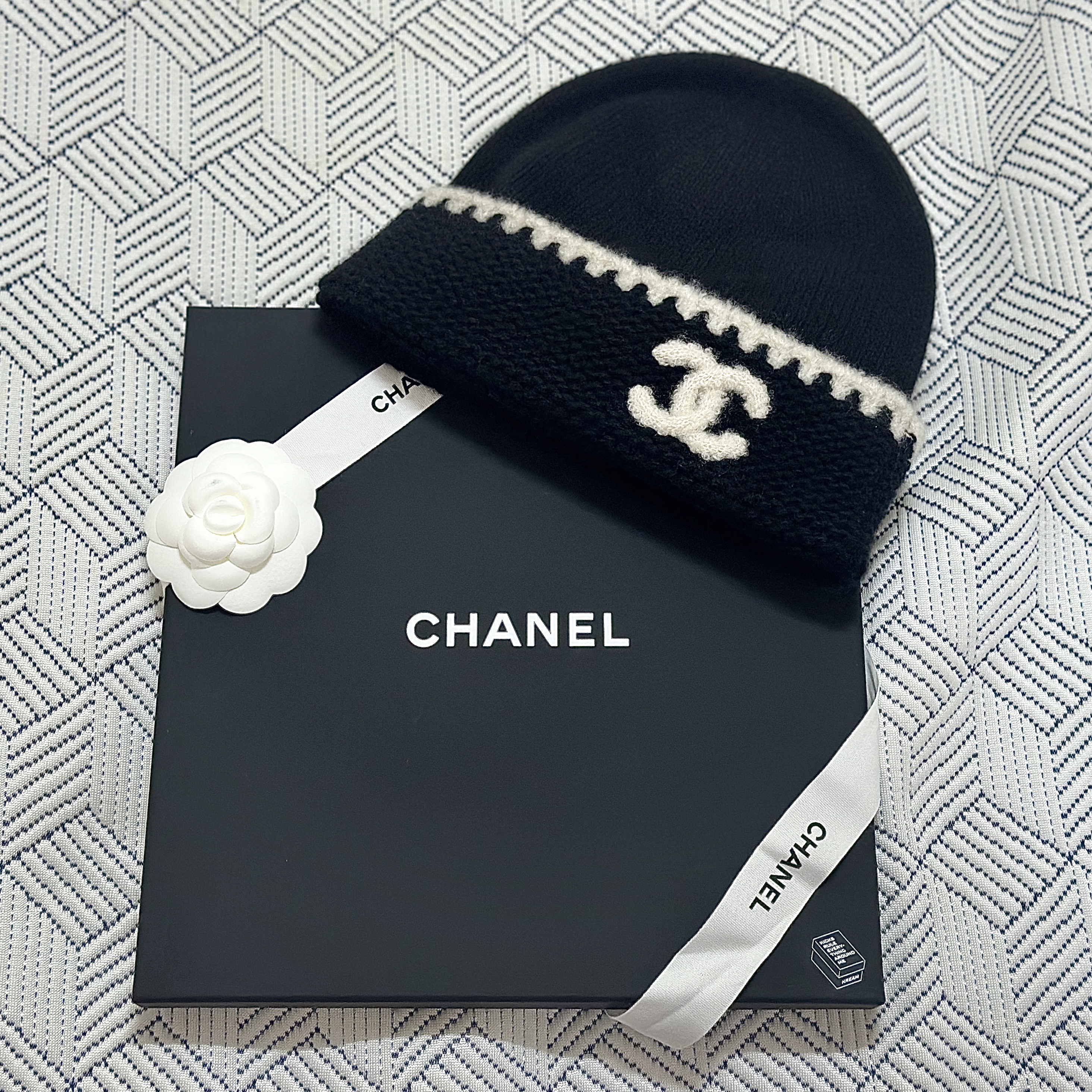 Chanel Beanie Cashmere & Black White 착용 스타일