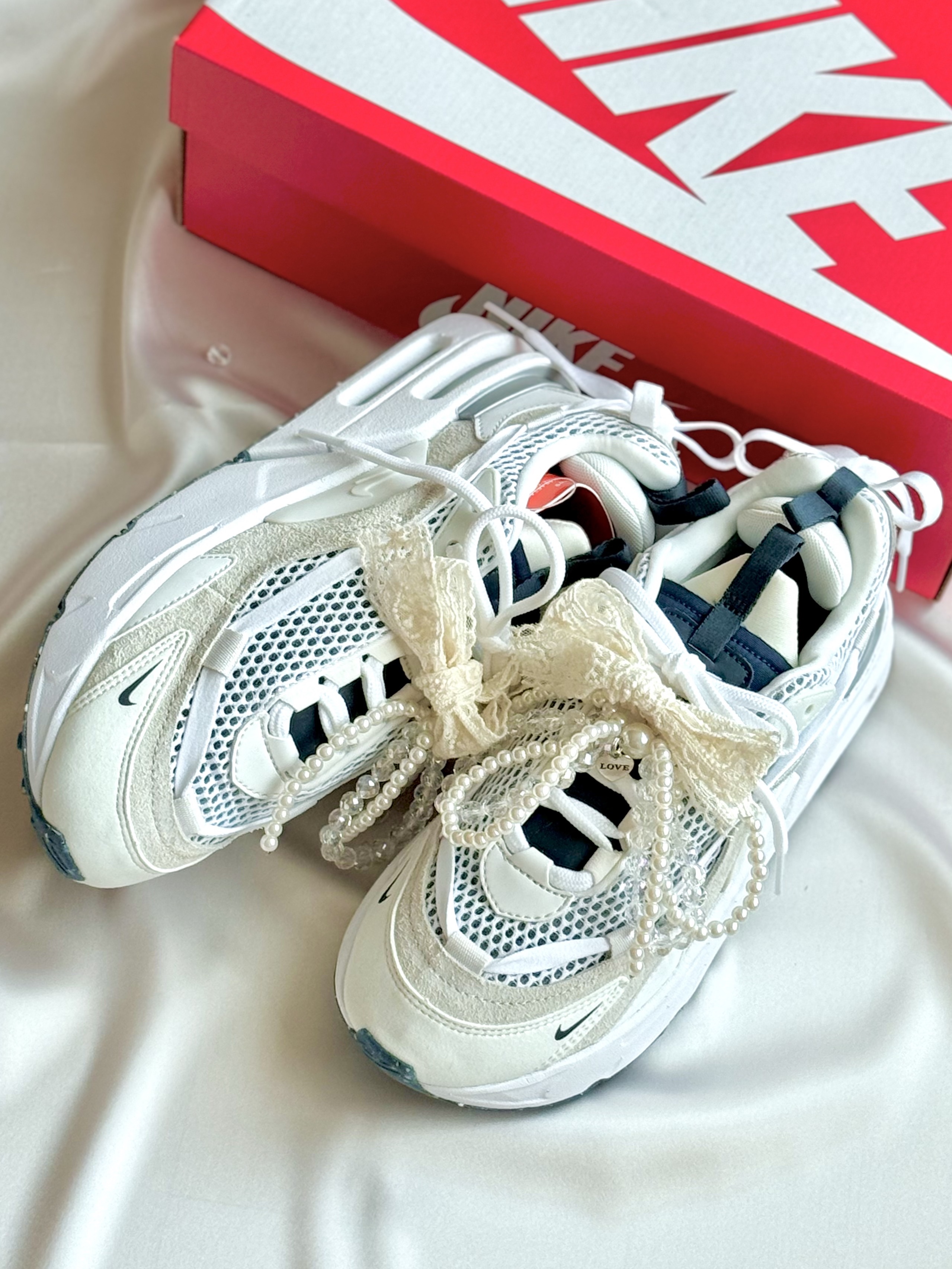 (W) Nike Air Max Furyosa Summit White Armory Navy 착용 스타일 - 4