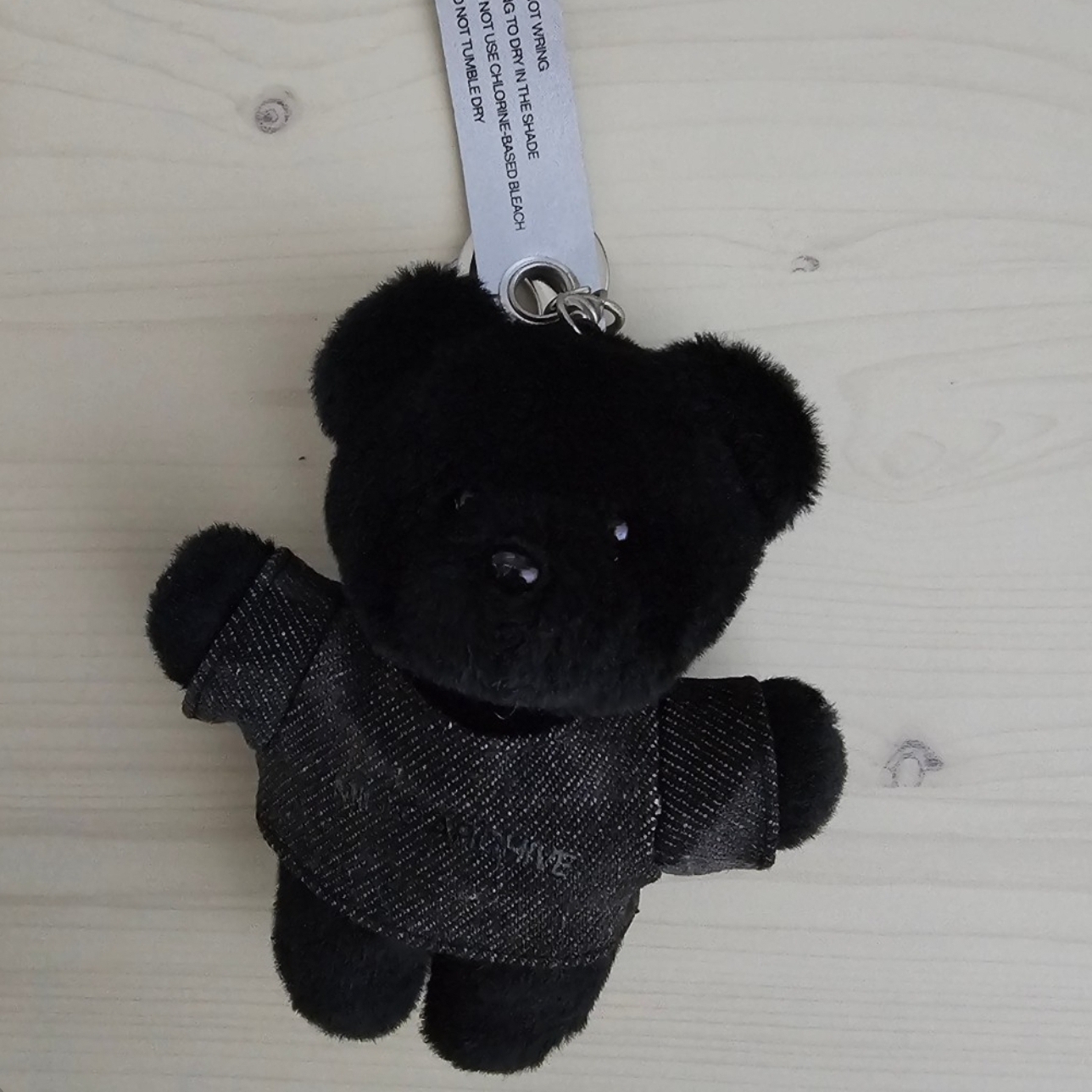 Millo Archive Fluppy Point Bear Key Ring Black 착용 스타일