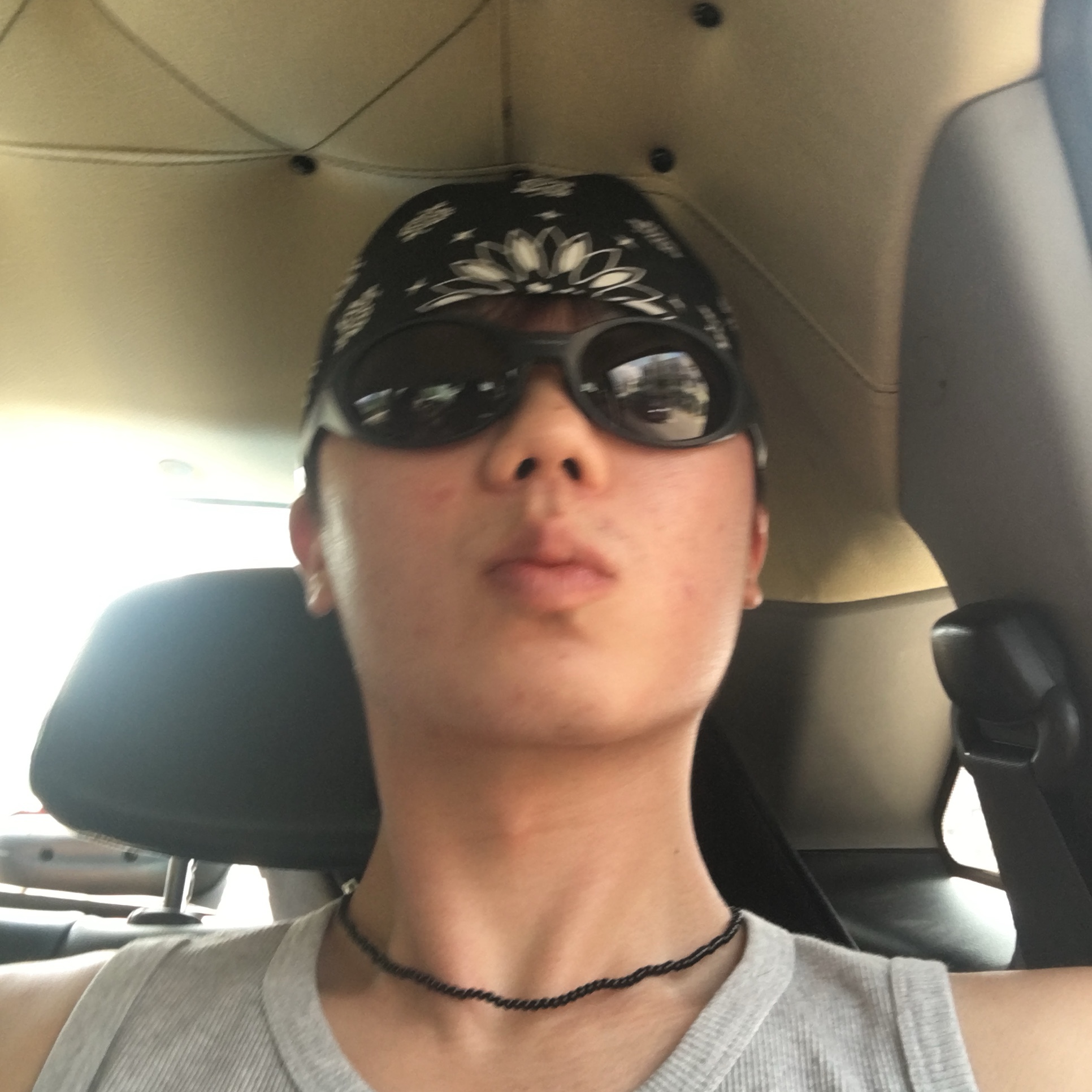 Oakley Eye Jacket Redux Matte Black Frame Prizm Grey Lenses High Bridge Fit, Supreme Hav-A-Hank Bandanas Multicolor (Set of 3) - 24SS 착용 스타일