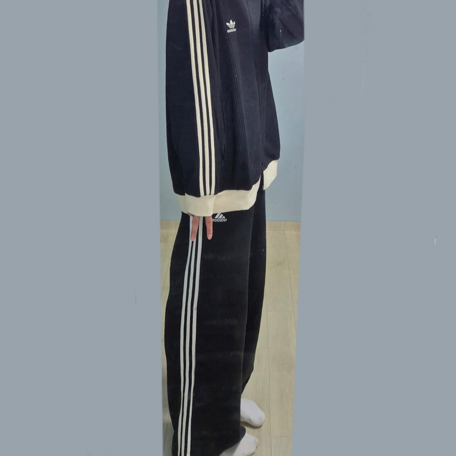 Adidas Waffle Beckenbauer Track Top Black - KR Sizing, (W) Adidas Essentials 3-Stripes French Terry Wide Pants Black - KR Sizing 착용 스타일 - 6