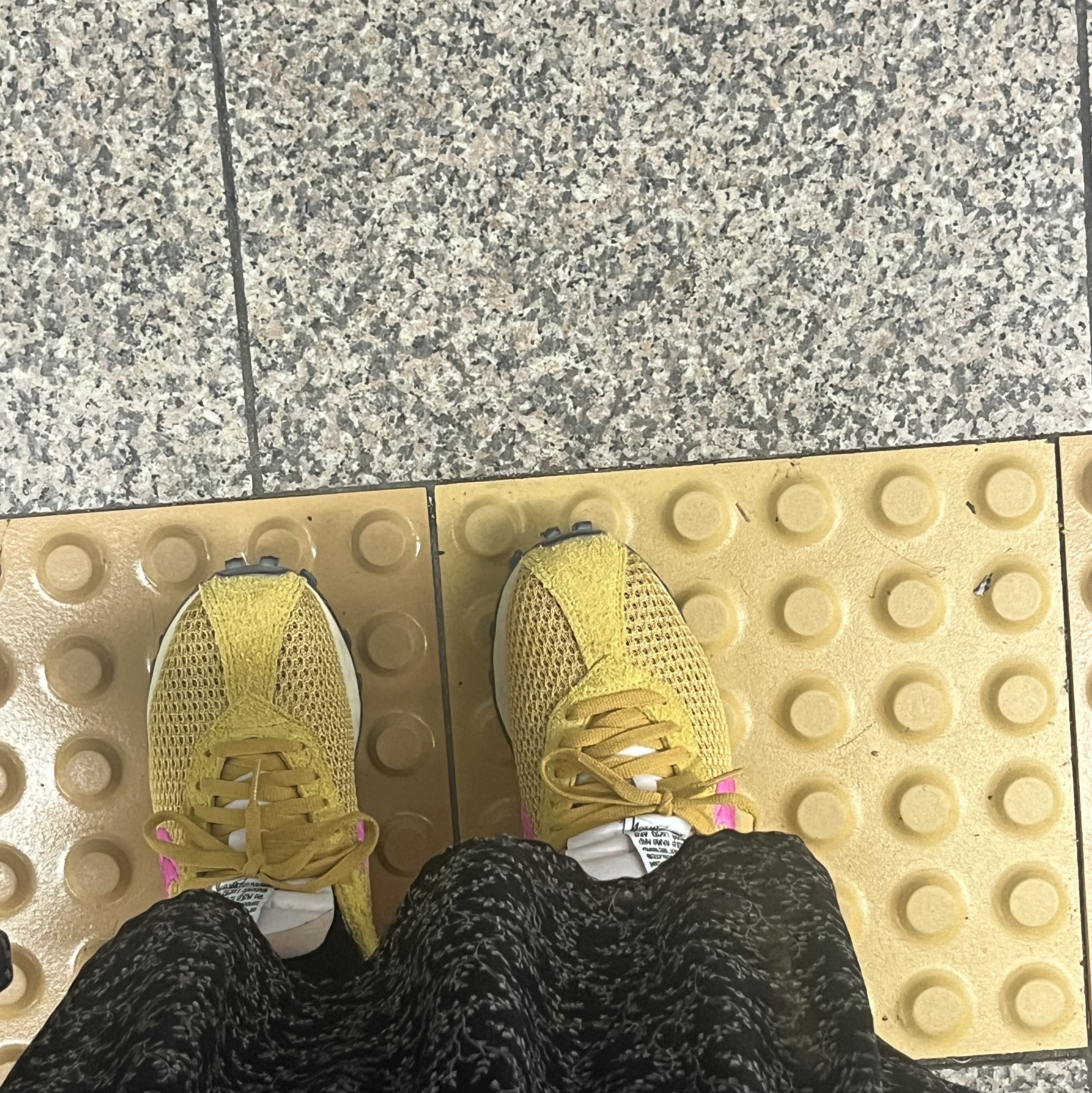 Nike x Stussy LD-1000 SP Sanded Gold and Laser Fuchsia 착용 스타일
